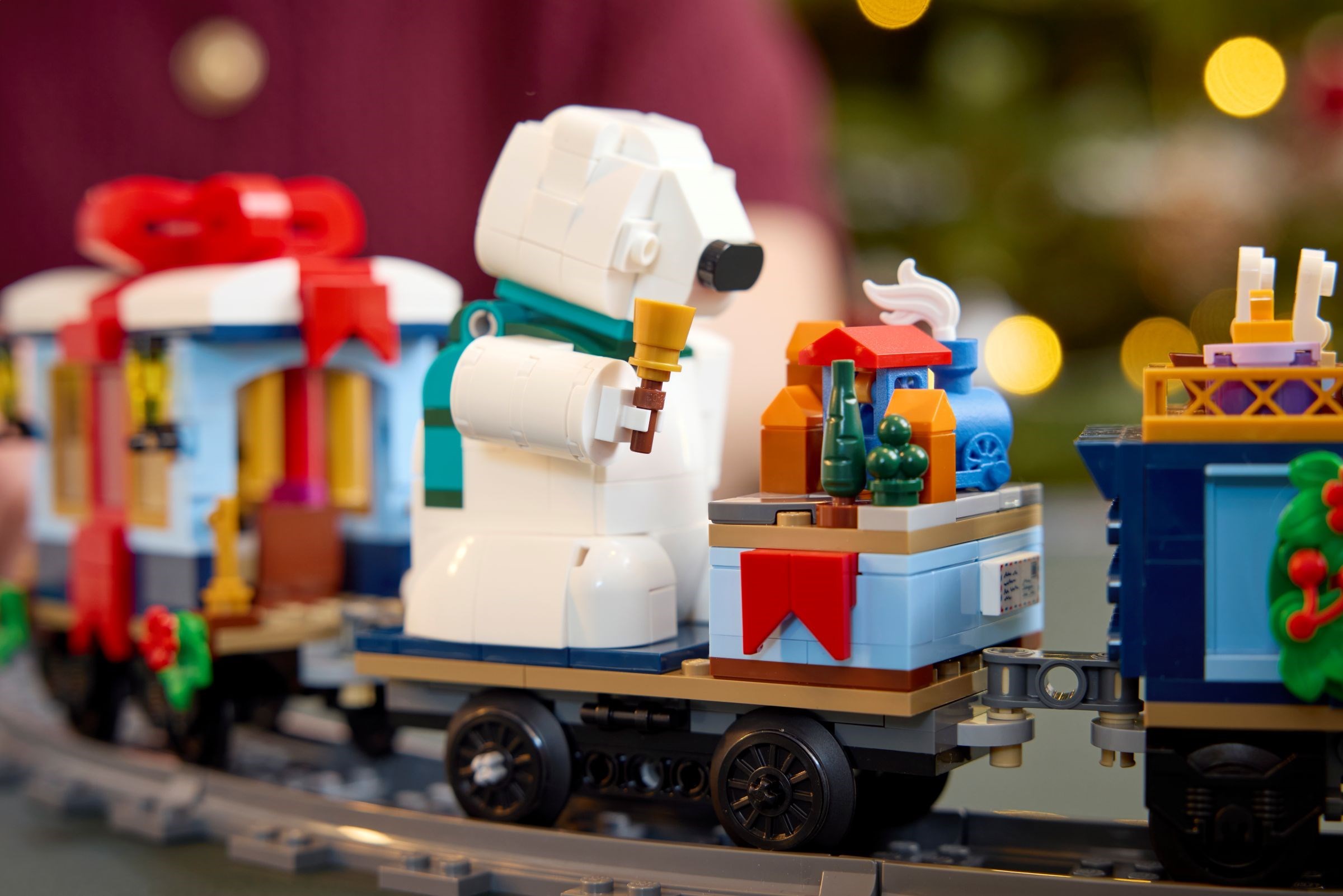 Конструктор LEGO Icons 10361 956 дет. - фото 7