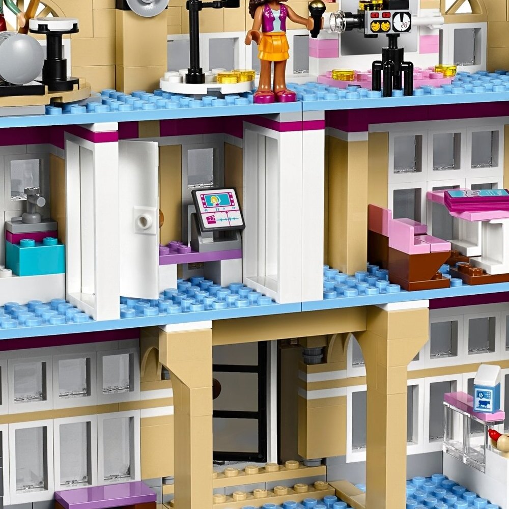 Конструктор LEGO Friends Театральная школа 41134 637 дет. - фото 4