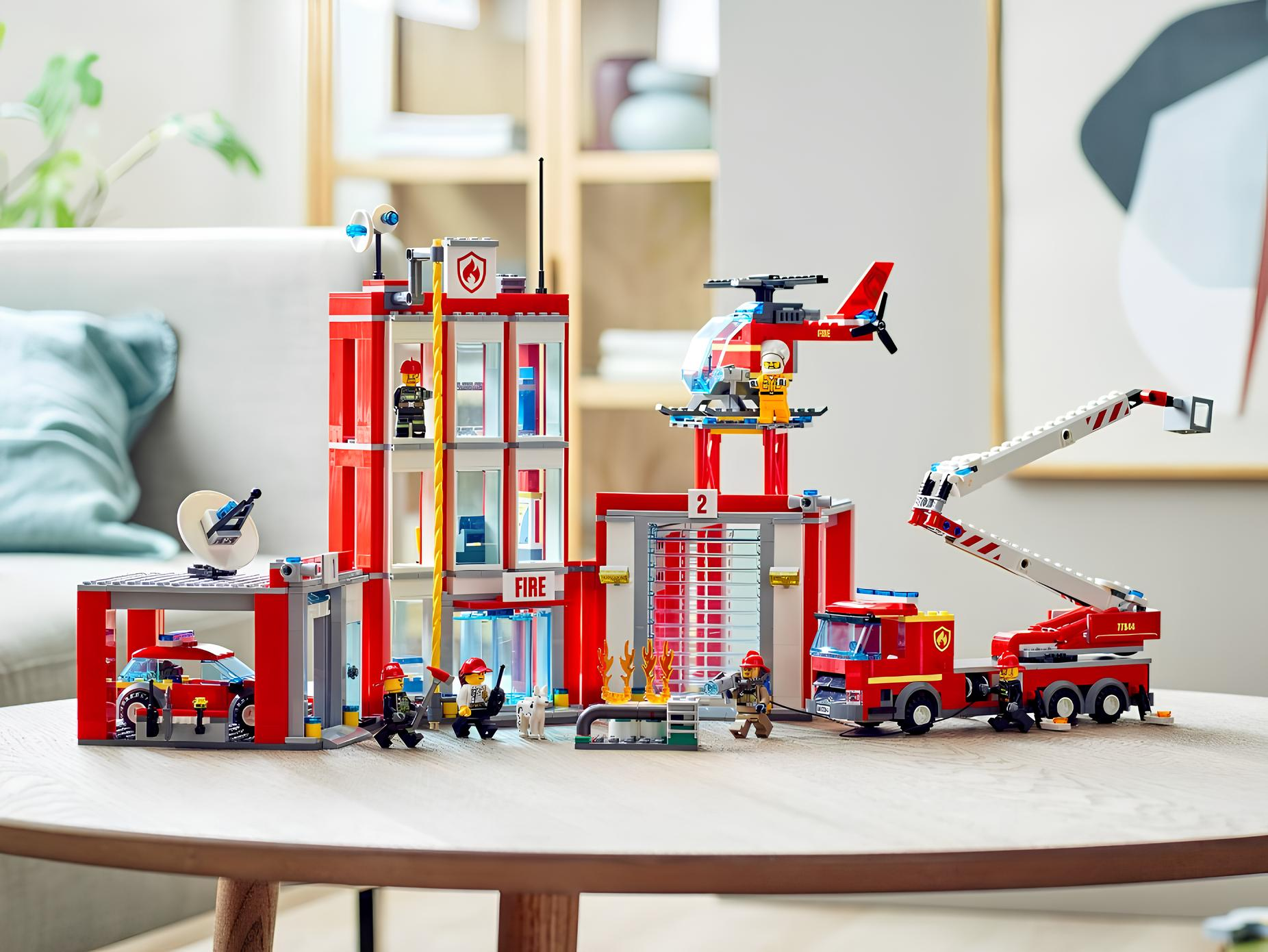 Конструктор LEGO City 880 дет. - фото 12