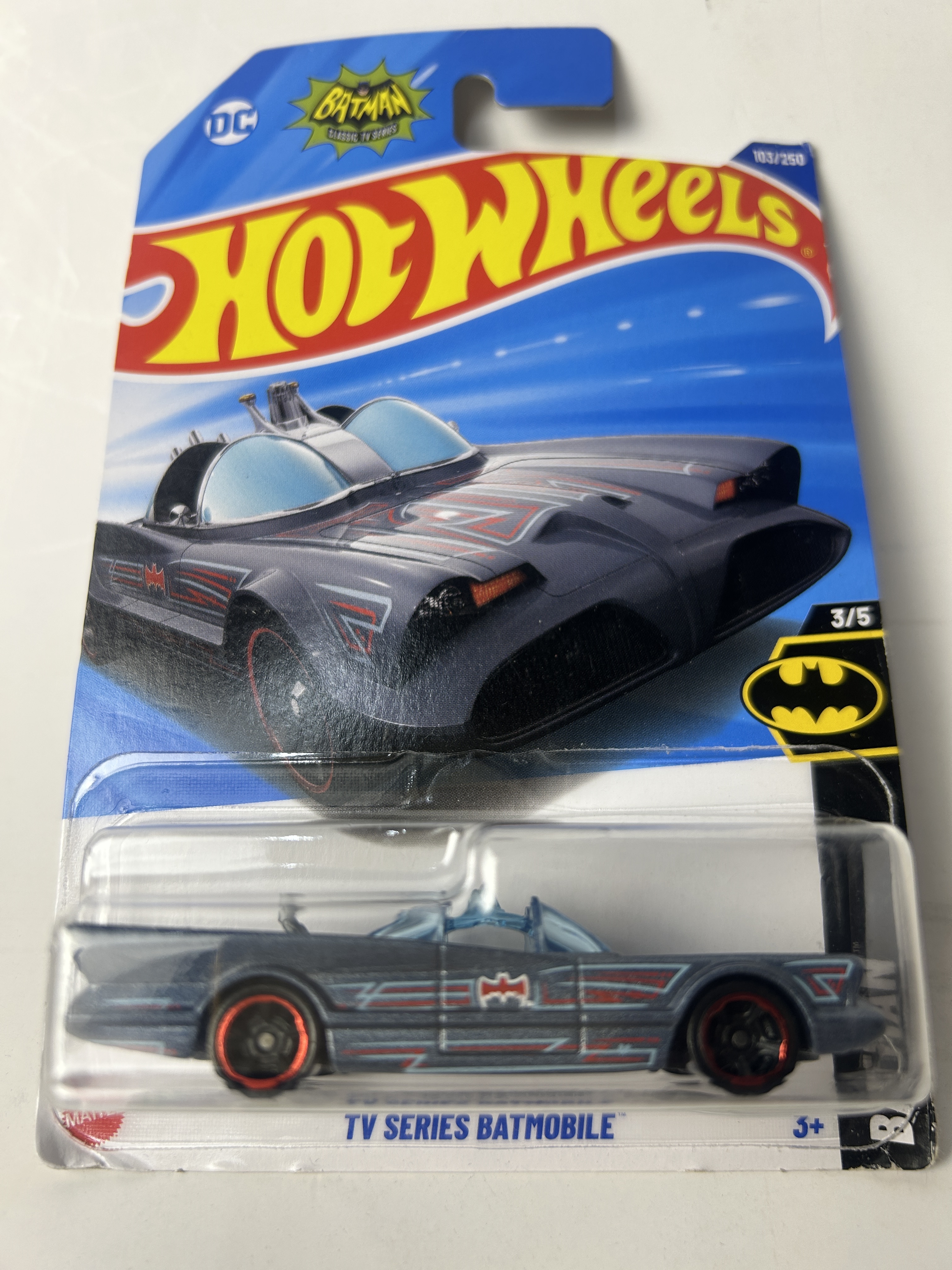 Автомобиль Hot Wheels BATMOBILE 1:64 1438 - фото 1