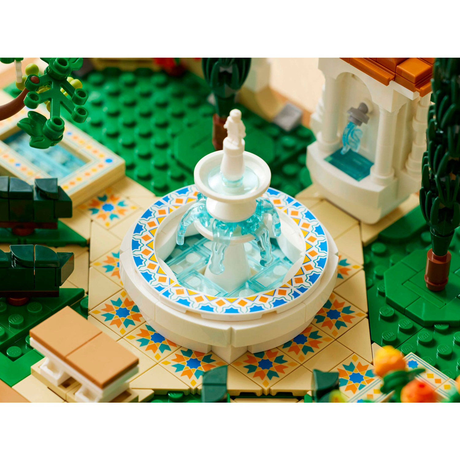 Конструктор LEGO Icons Сад с фонтаном - фото 5
