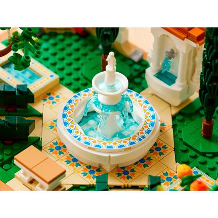 Конструктор LEGO Icons Сад с фонтаном