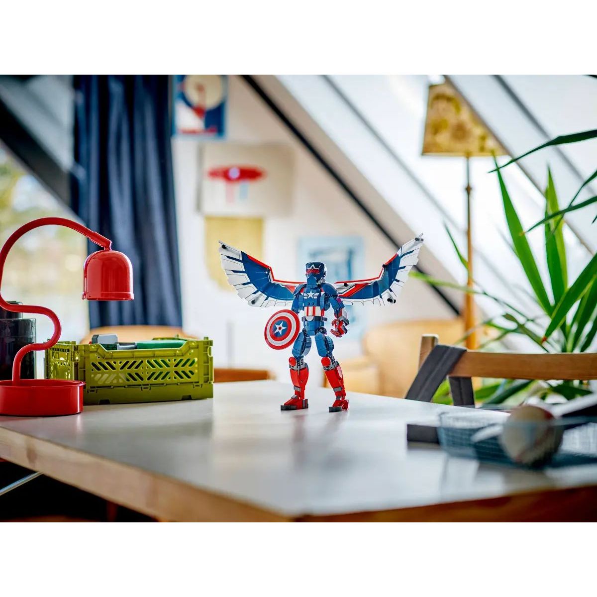 Конструктор LEGO Marvel Super Heroes Капитан Америка 359 дет. - фото 7