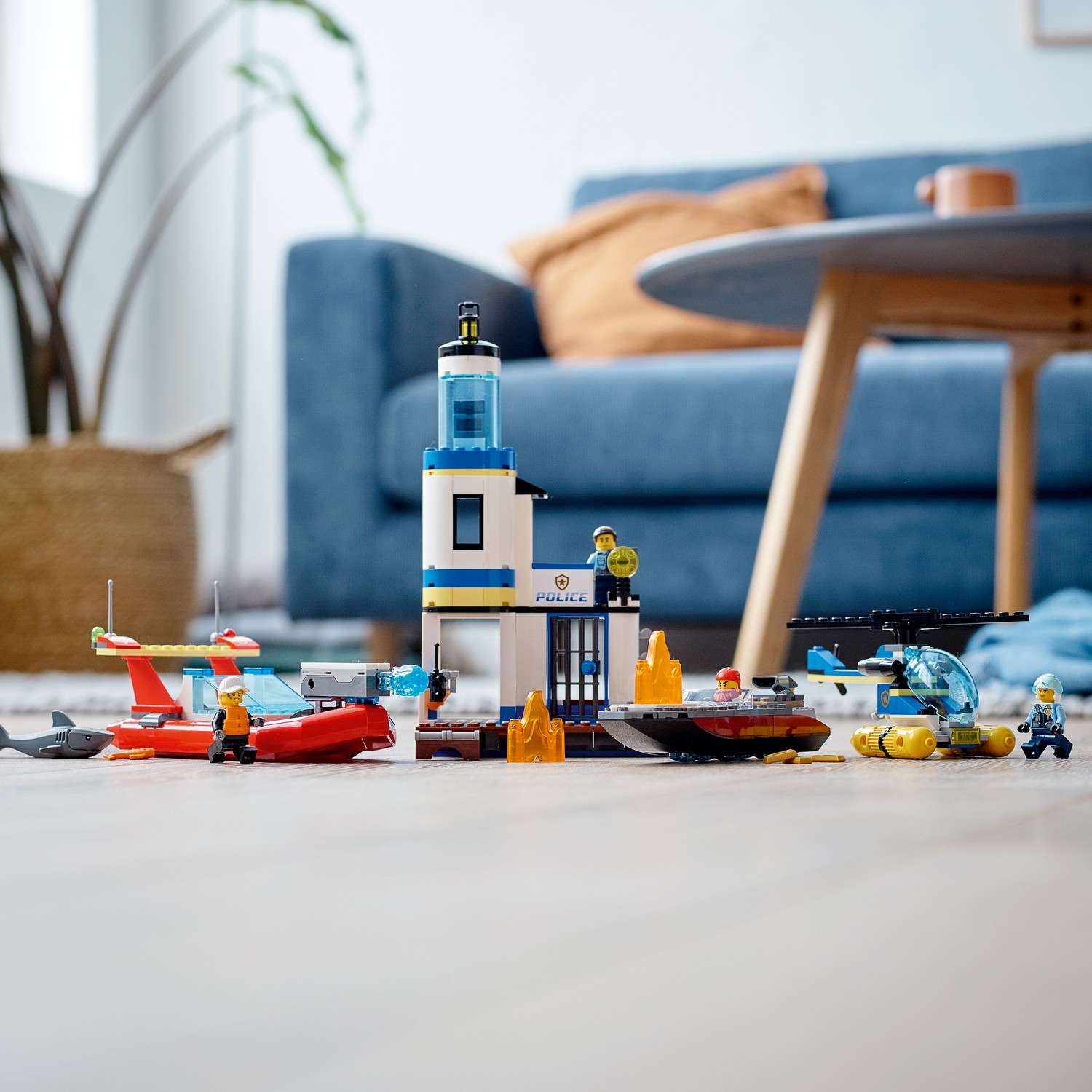 Конструктор LEGO City SeasidePolice and FireMission блочный - фото 8