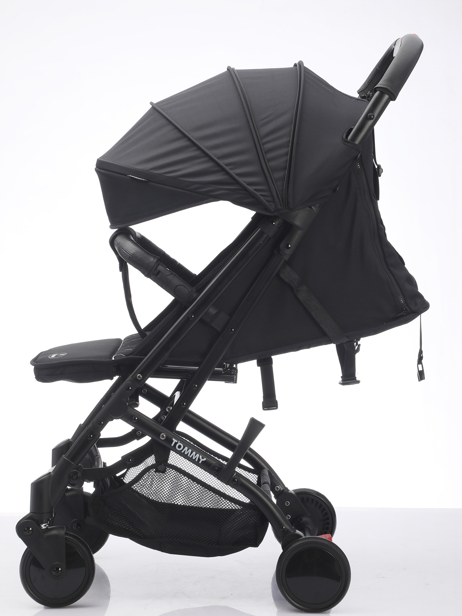 Коляска прогулочная TOMMY Trip черный - фото 4