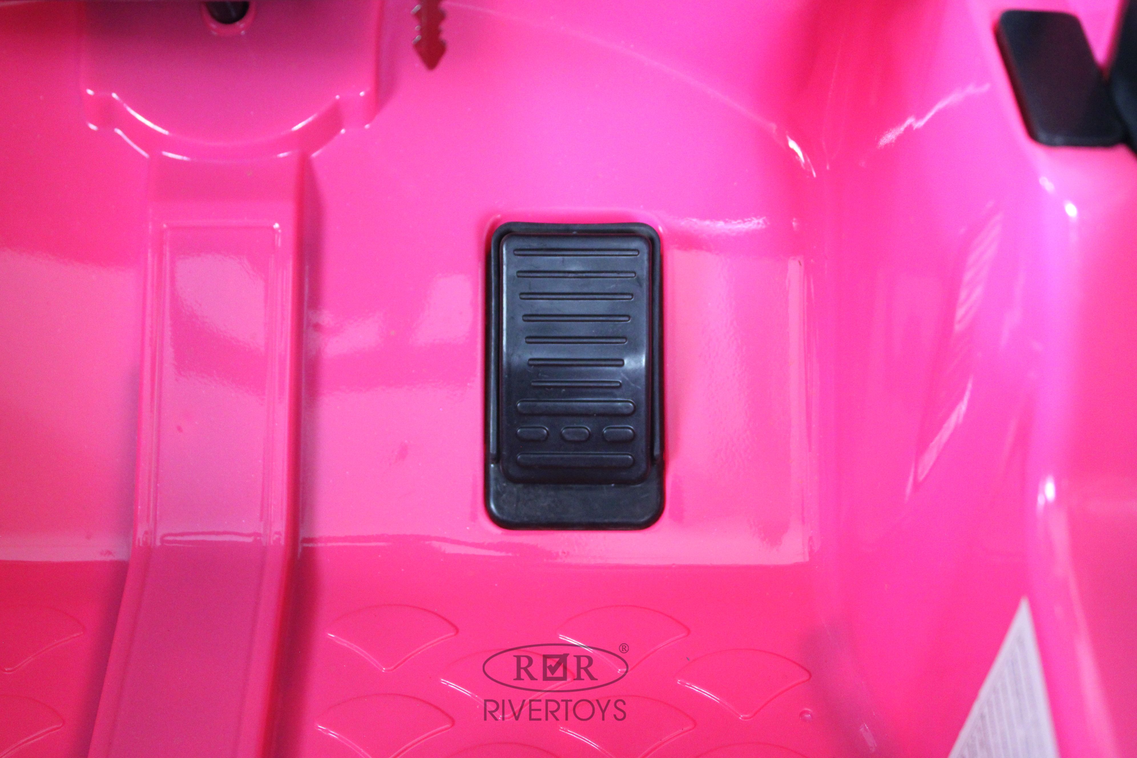 Электромобиль RIVERTOYS Mercedes X777XX-AMG-PINK-GLANEC С пультом ДУ - фото 11