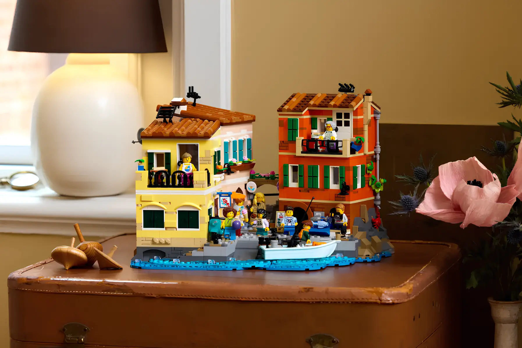 Конструктор LEGO Ideas 21359 3251 дет. - фото 8