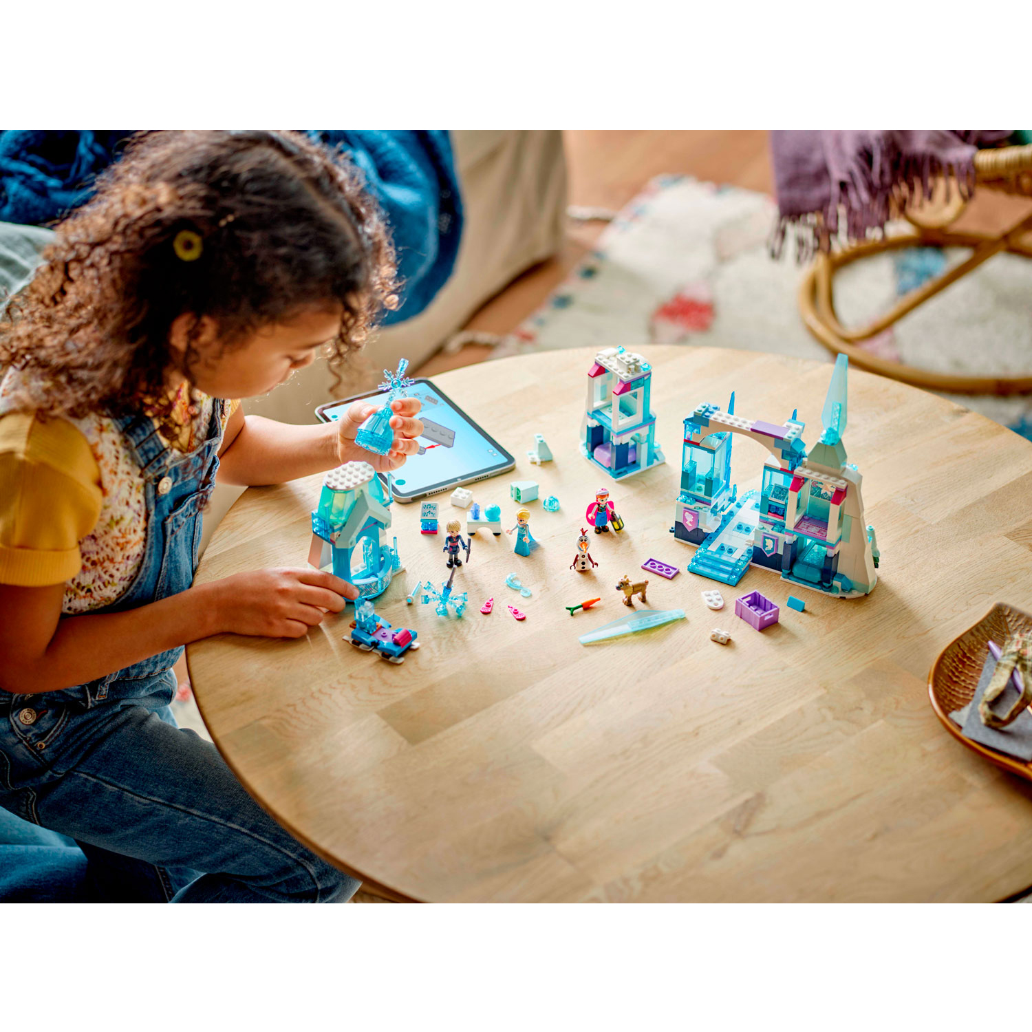 Конструктор LEGO Disney Princess Ледяной дворец Эльзы 630 дет. - фото 13