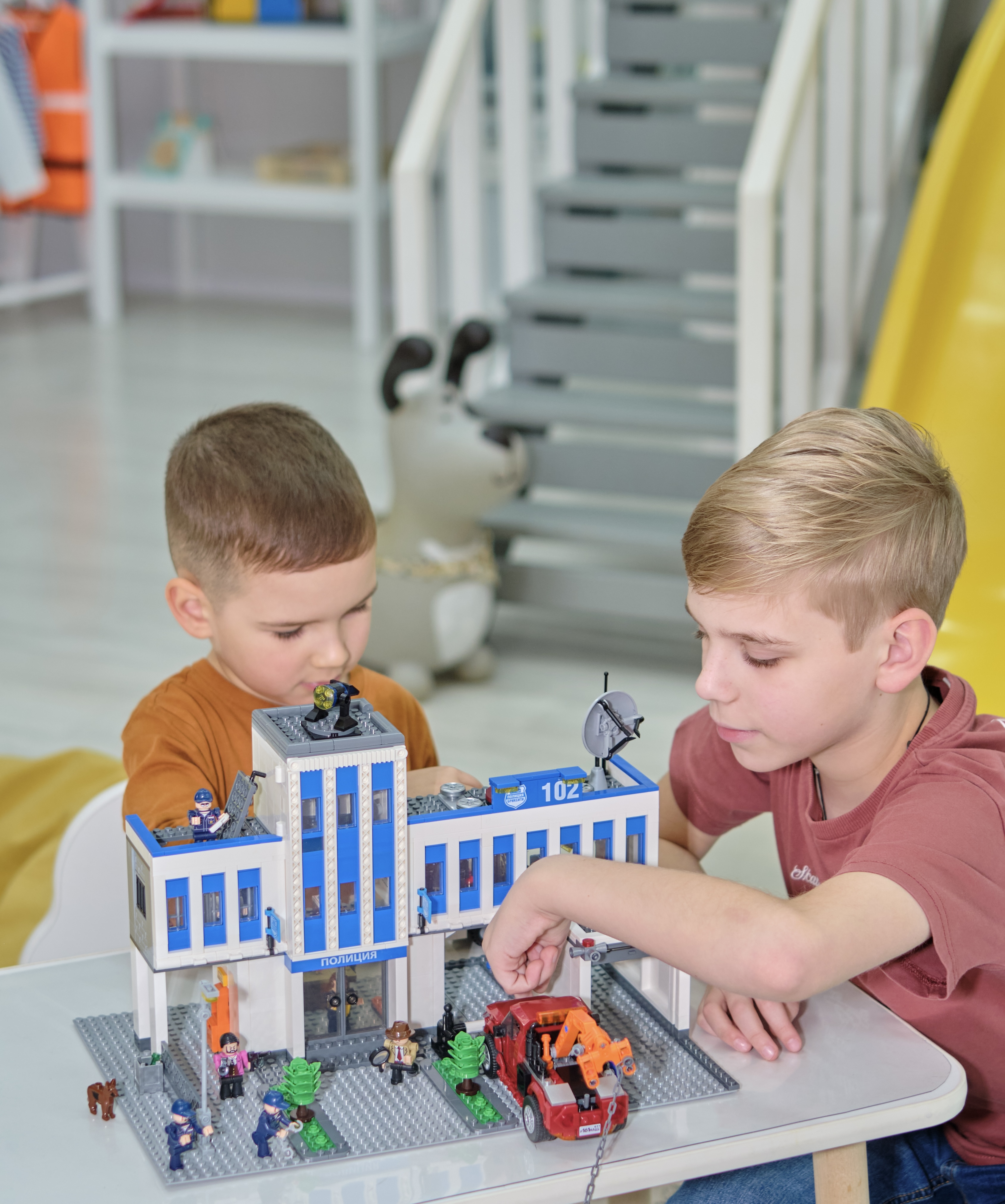 Конструктор brick labs Форт правосудия 1423 дет. - фото 6