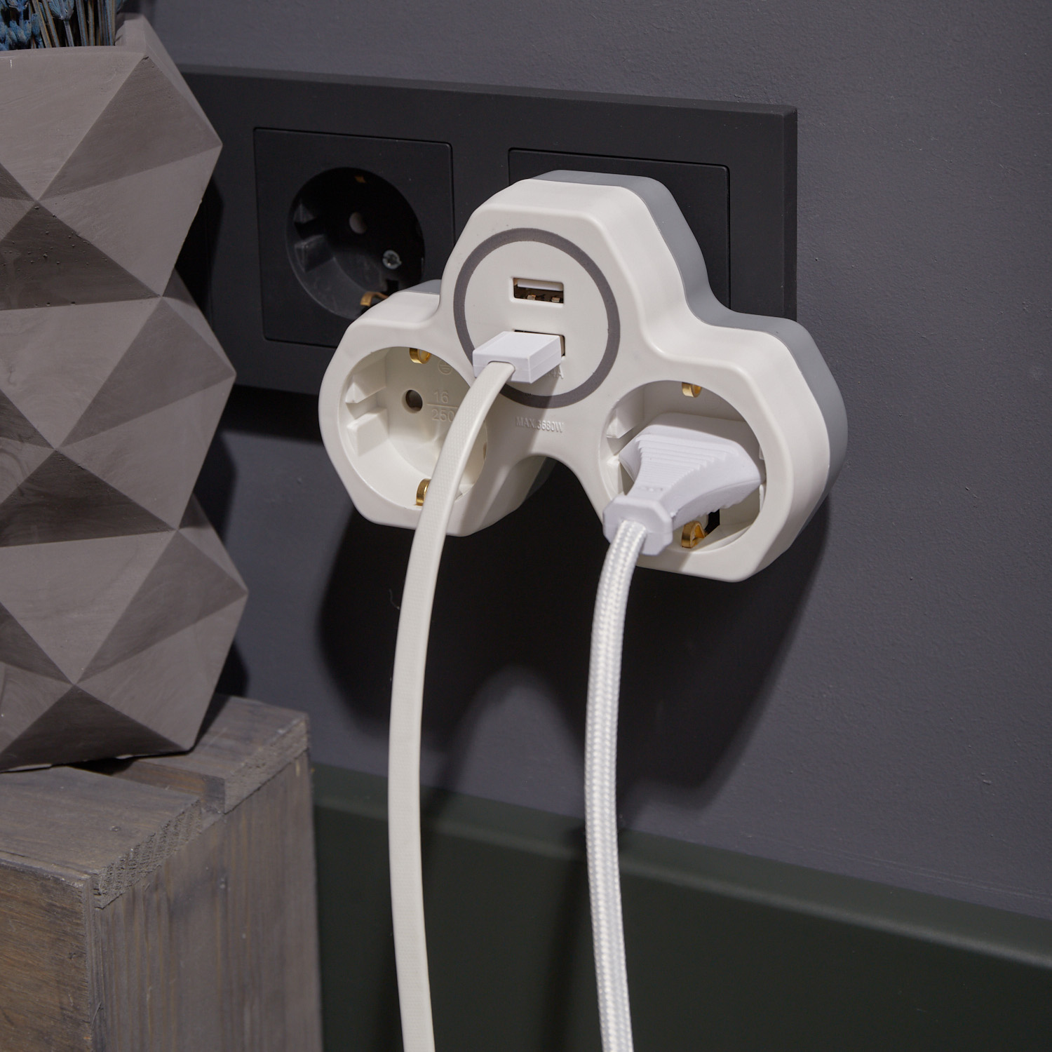 Двойник электрический REXANT с заземлением и защитными шторками + 2 USB порта белый - фото 7