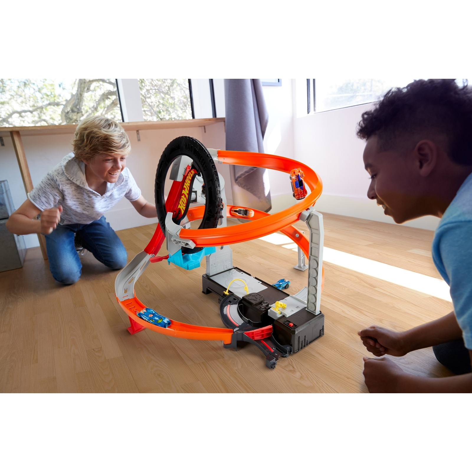 Трек Hot Wheels Шиномонтажная мастерская GJL16 - фото 12