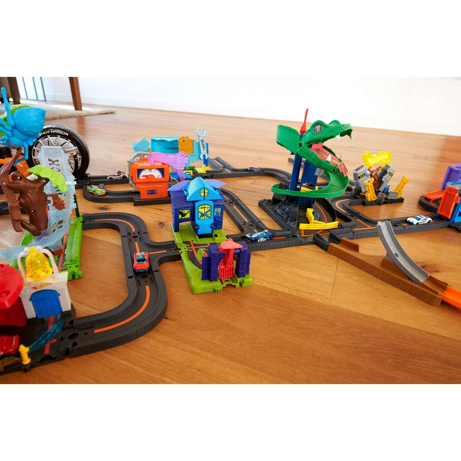 Трек Hot Wheels Сити в ассортименте FNB15 - фото 31