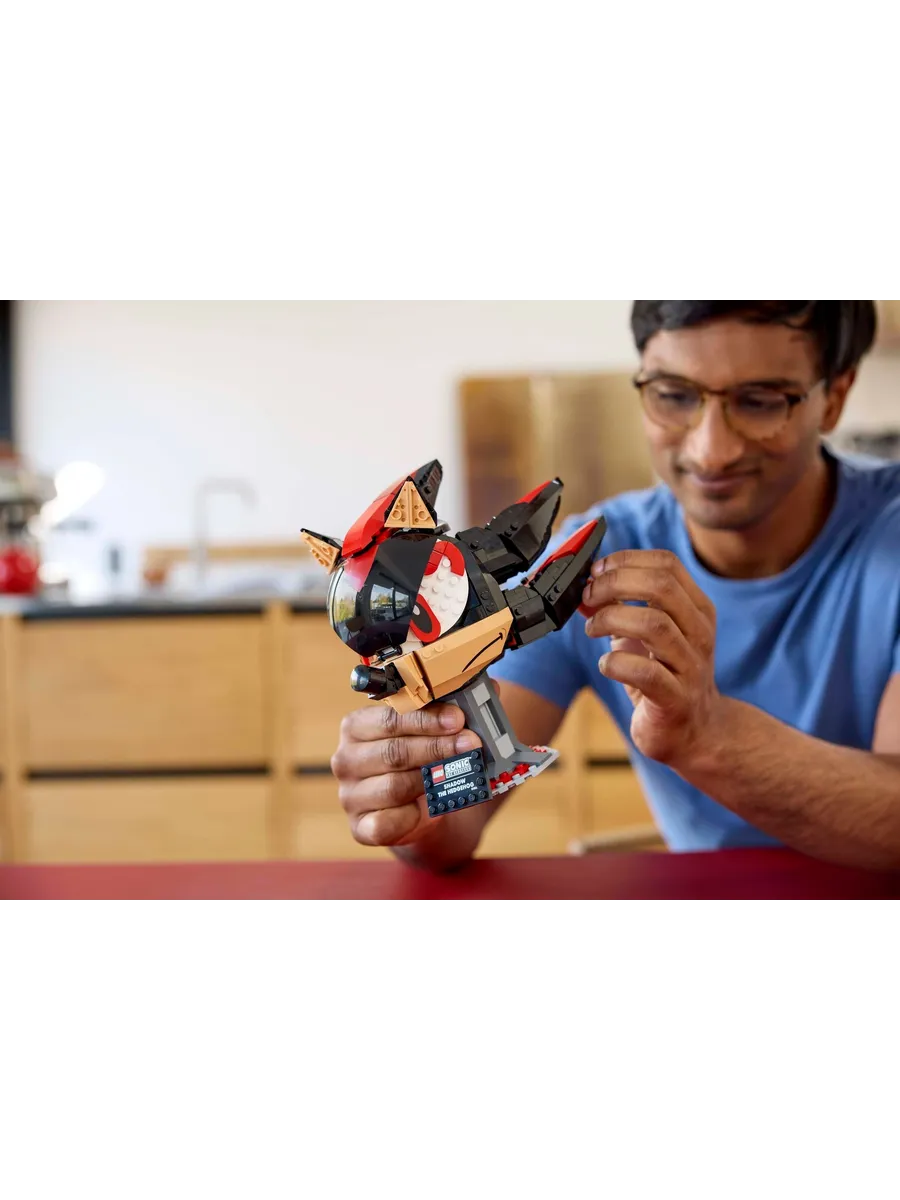Конструктор LEGO Sonic the Hedgehog голова Соника Тень 720 дет. - фото 5