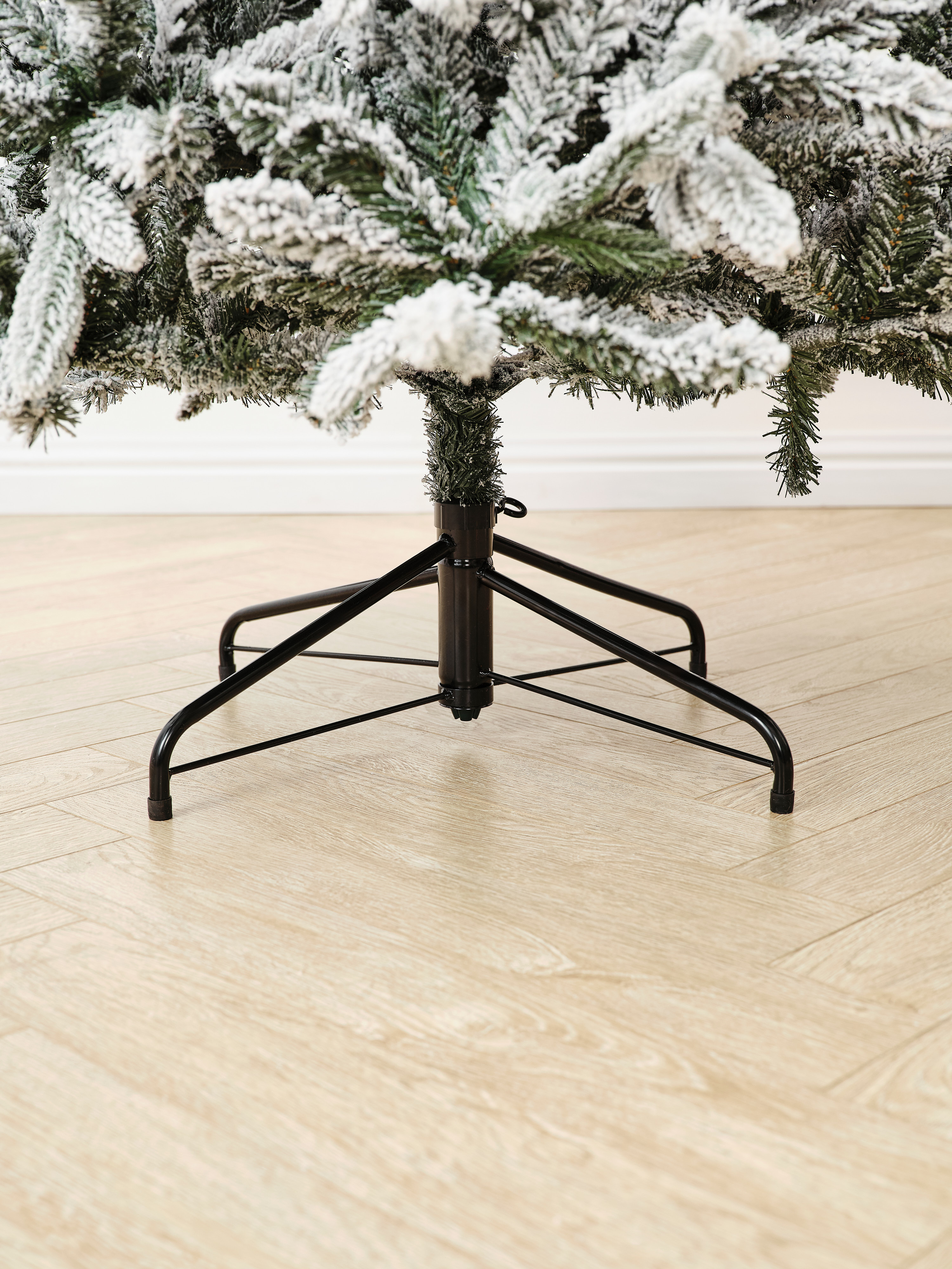 Елка искусственная BINOSHE Ile Grande заснеженная с шишкой 240 см - фото 7