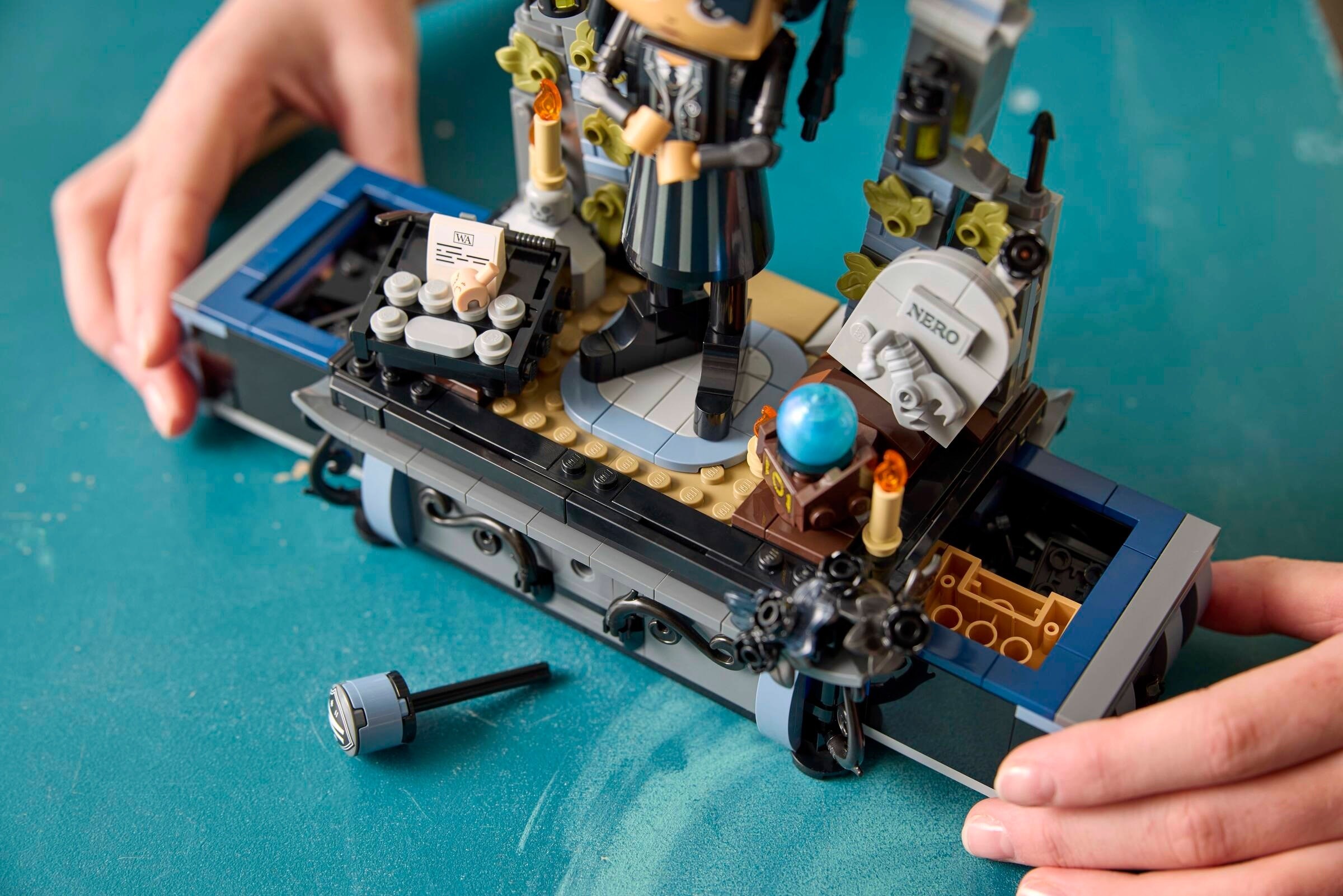 Конструктор LEGO Ideas 76780 702 дет. - фото 3