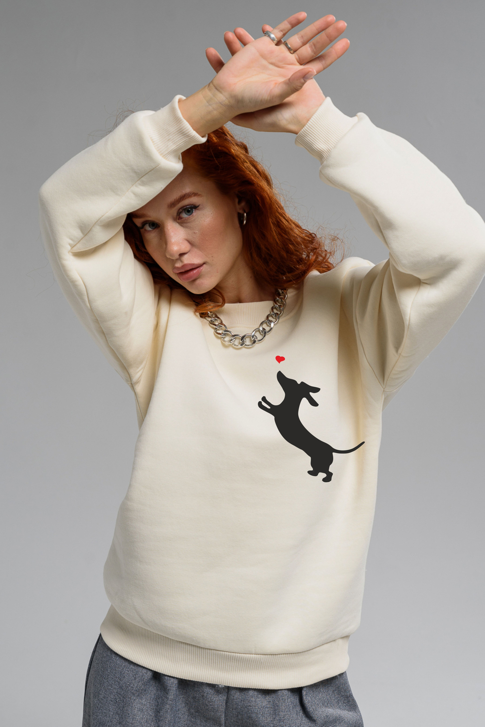 Свитшот Натали Суслова 8576 молочный+собачка с сердцем - фото 1