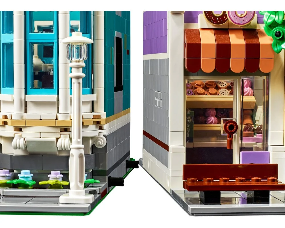 Конструктор LEGO Creator Expert 10278 2903 дет. - фото 7