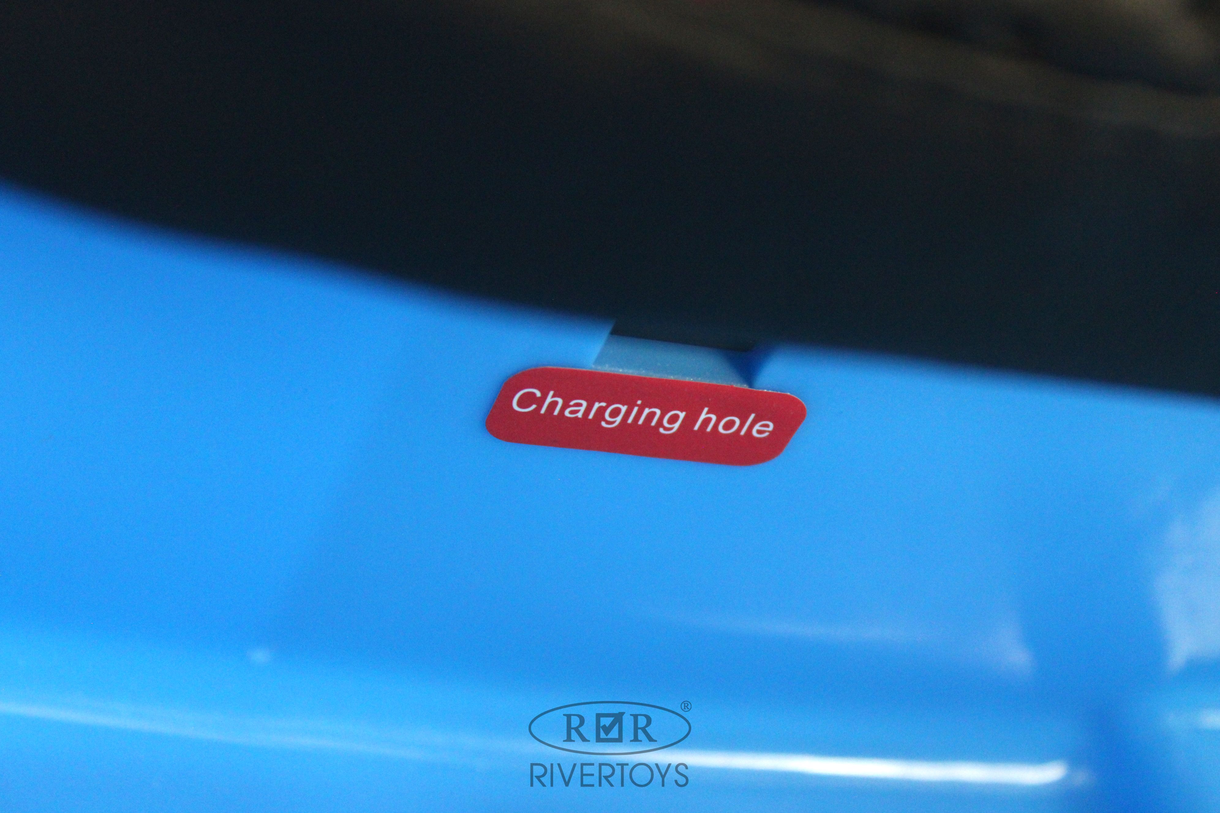 Электромобиль RIVERTOYS F444FF-BLUE С пультом ДУ - фото 11