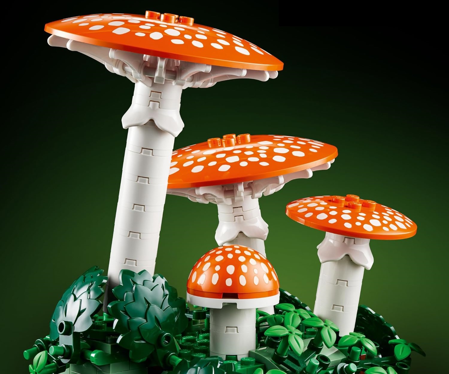 Конструктор LEGO Botanicals Лесные грибы 806 дет. - фото 4
