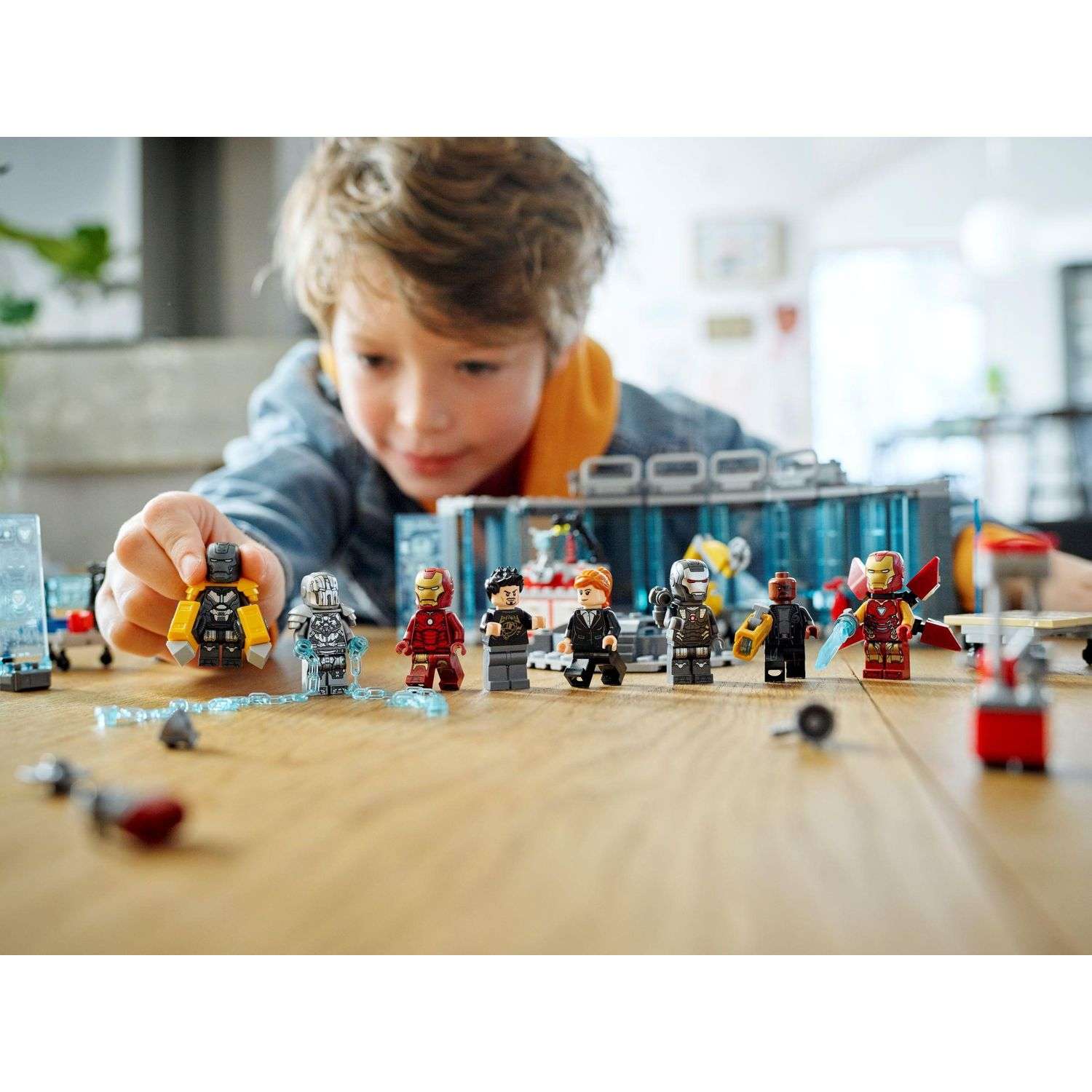 Конструктор LEGO Marvel Super Heroes Iron Man Armory 496 дет. - фото 8