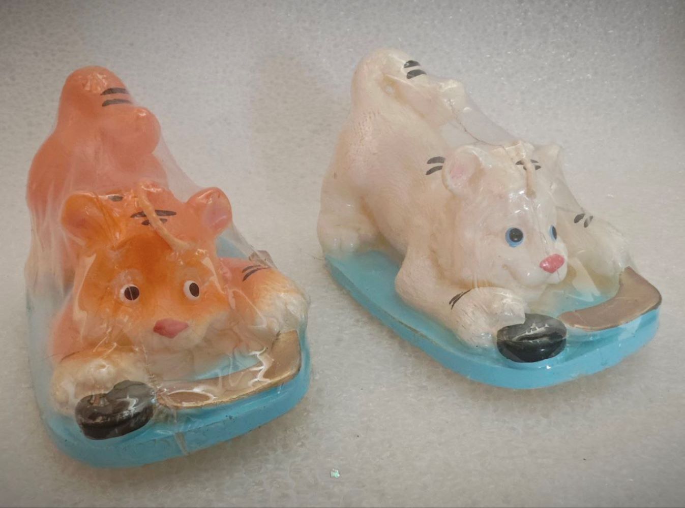 Свеча "Тигренок с клюшкой" - фото 1