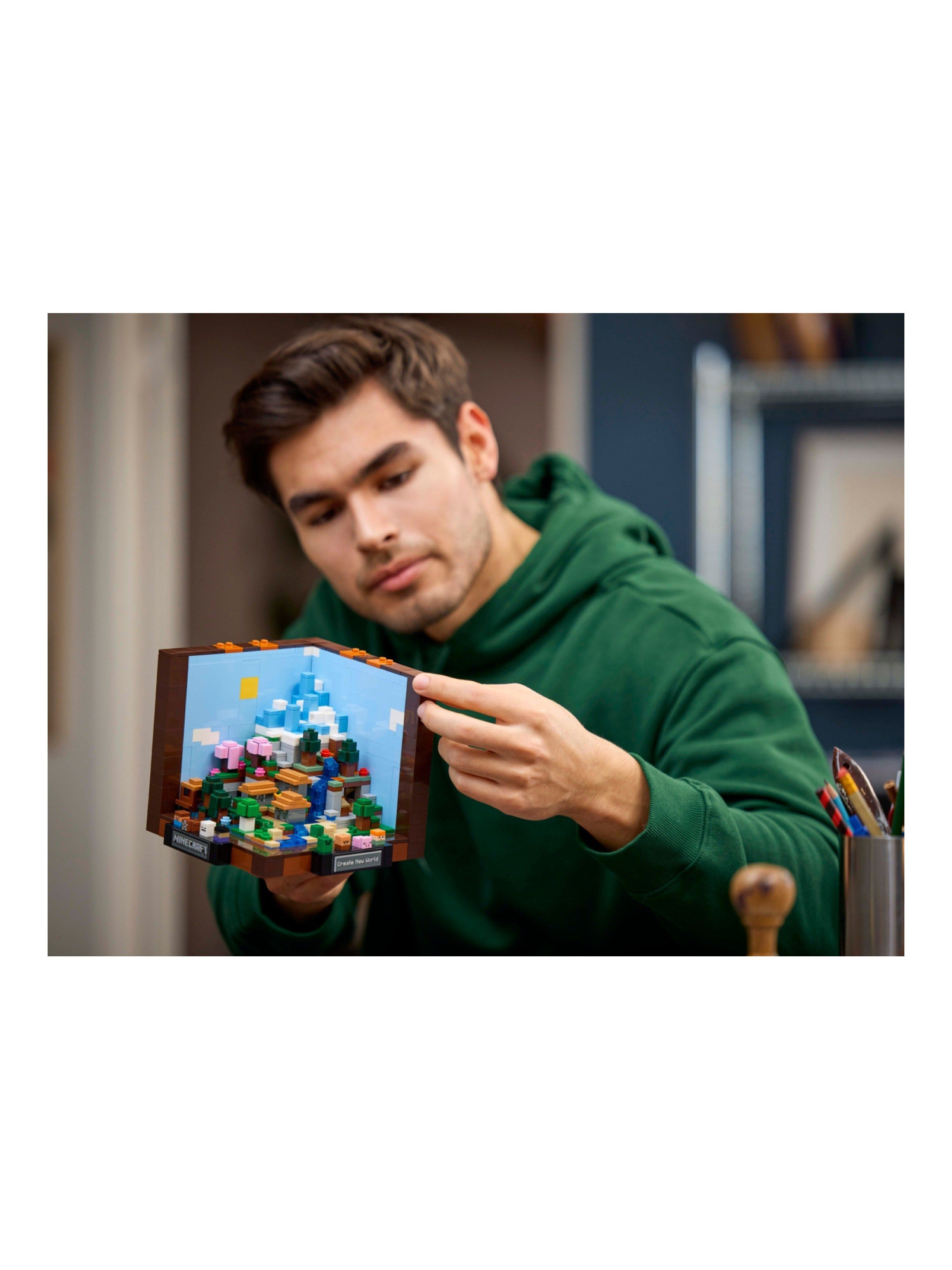 Конструктор LEGO Minecraft Верстак 1195 дет. - фото 4