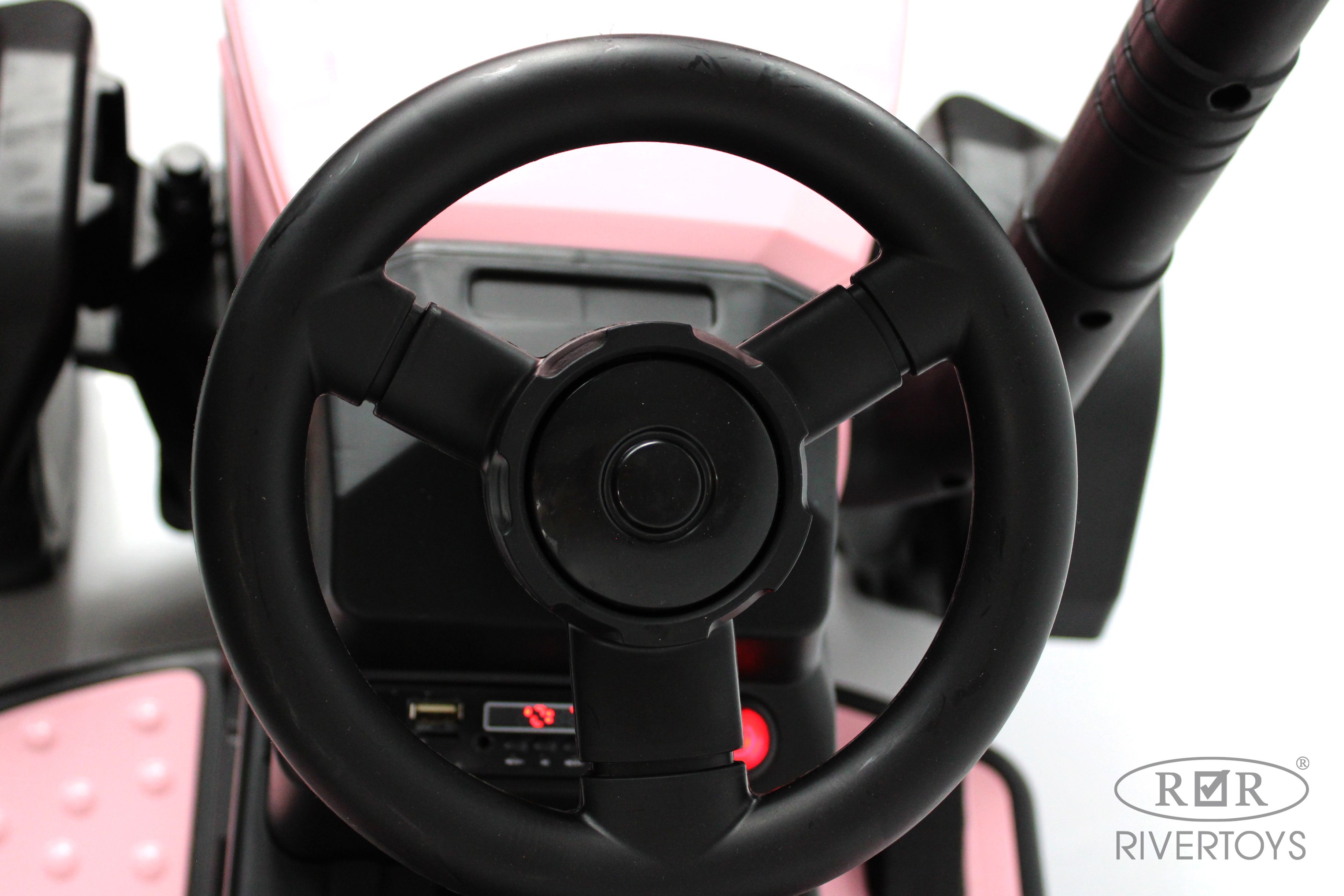 Электромобиль RIVERTOYS O555OO-PINK С пультом ДУ - фото 4