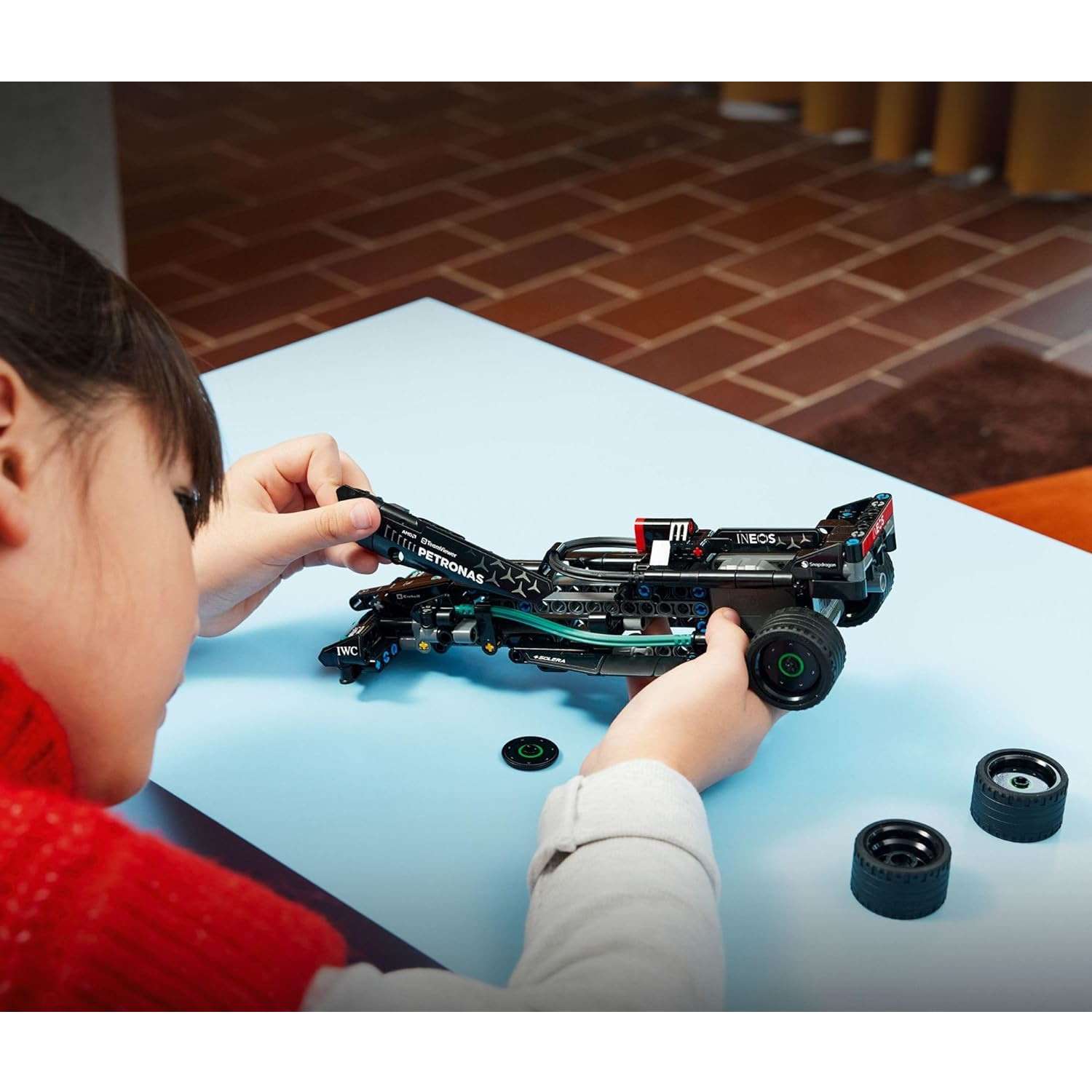 Конструктор LEGO Technic Mercedes-Benz F1 240 дет. - фото 7