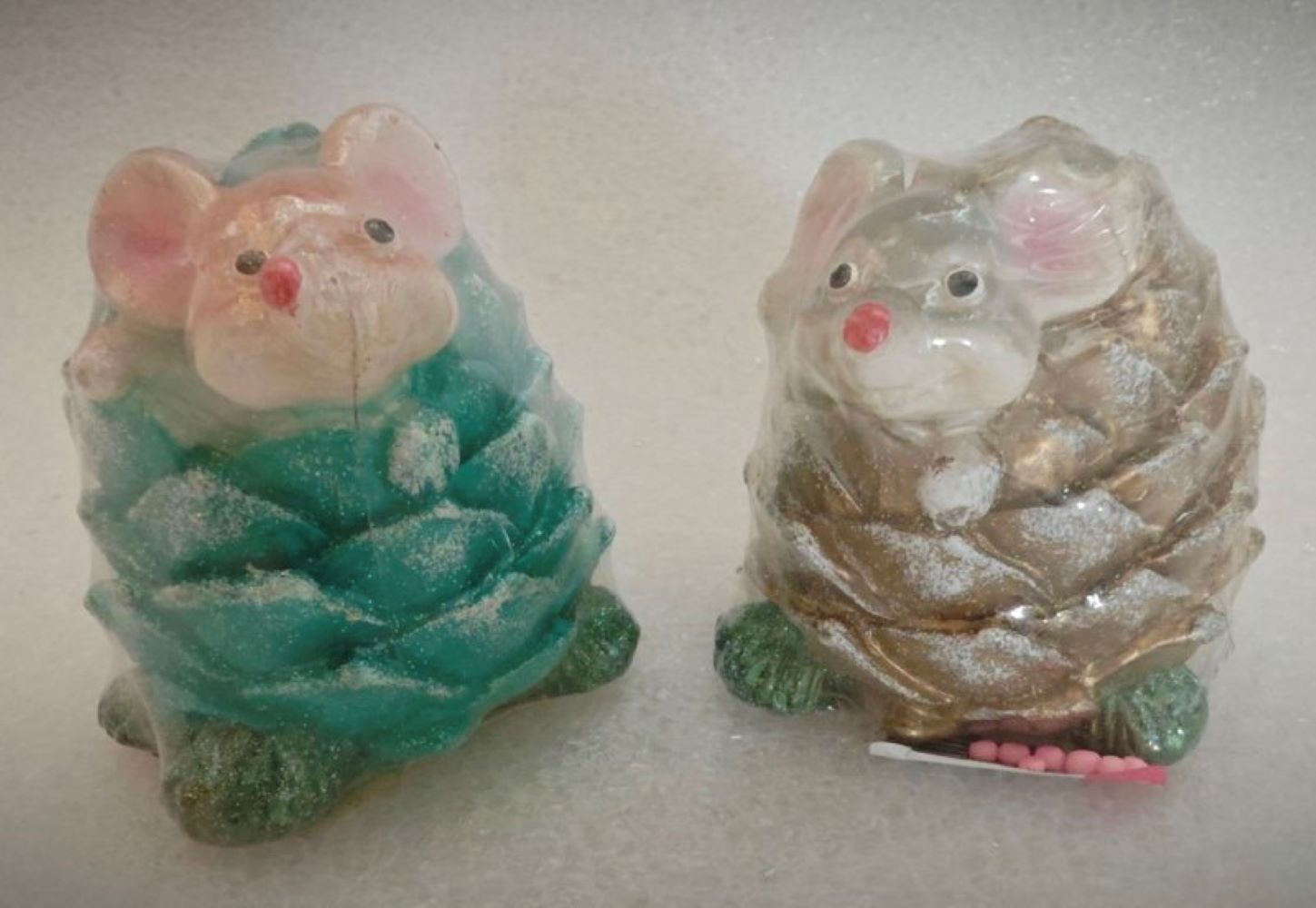 13050846 Свеча Шишка с мышонком (63х70х70вес 87гр) - фото 1