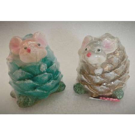 13050846 Свеча Шишка с мышонком (63х70х70вес 87гр)