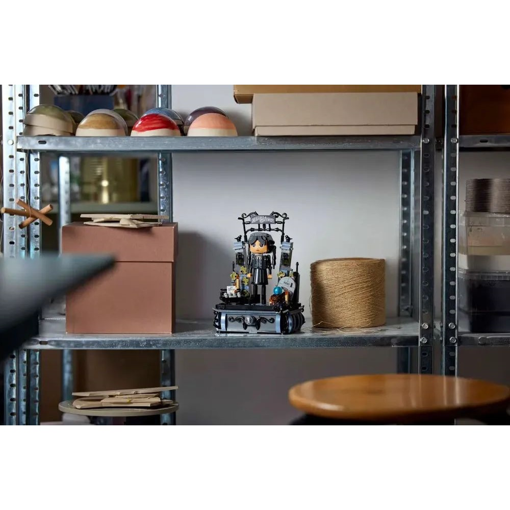 Конструктор LEGO Disney Венсдей Аддамс 702 дет. - фото 10