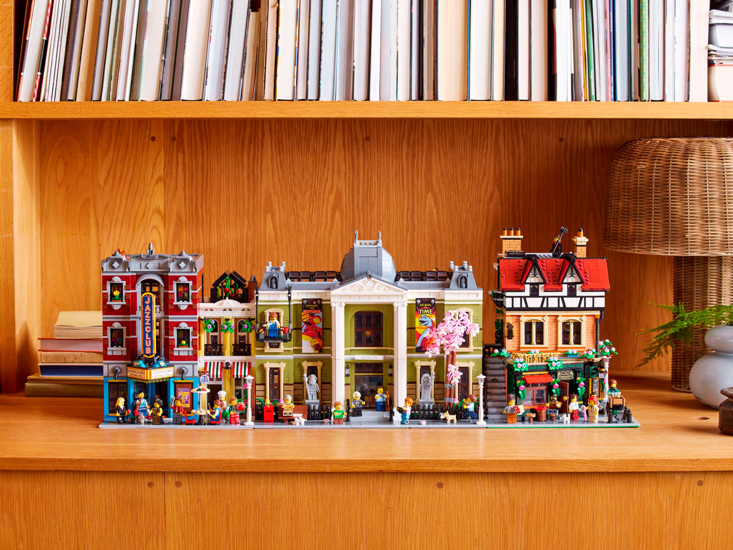 Конструктор LEGO Creator Expert 10350 3266 дет. - фото 11