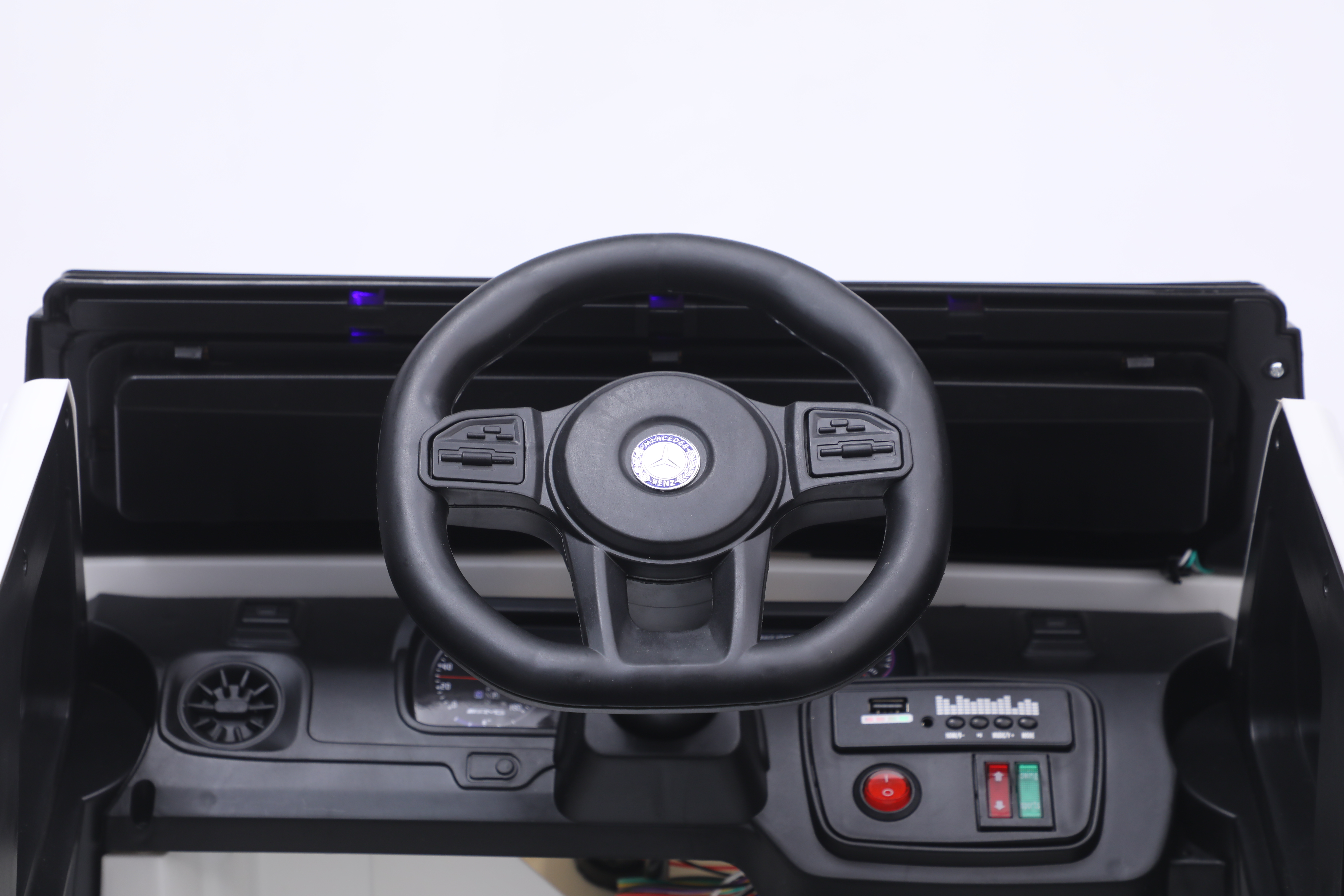 Электромобиль TOYLAND Mercedes Benz G63 AMG ПОЛНЫЙ ПРИВОД С пультом ДУ - фото 10
