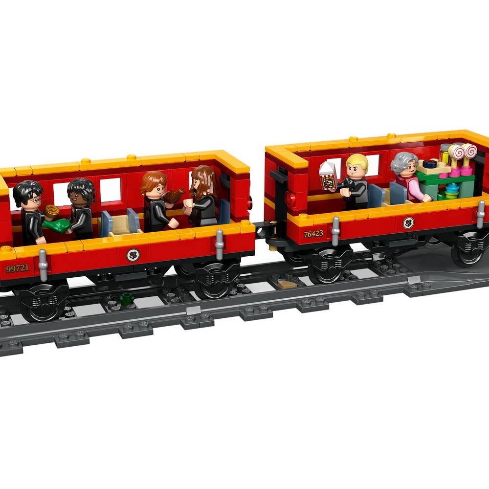 Конструктор LEGO Harry Potter Хогвартс-экспресс и Хогсмид 561 дет. - фото 5