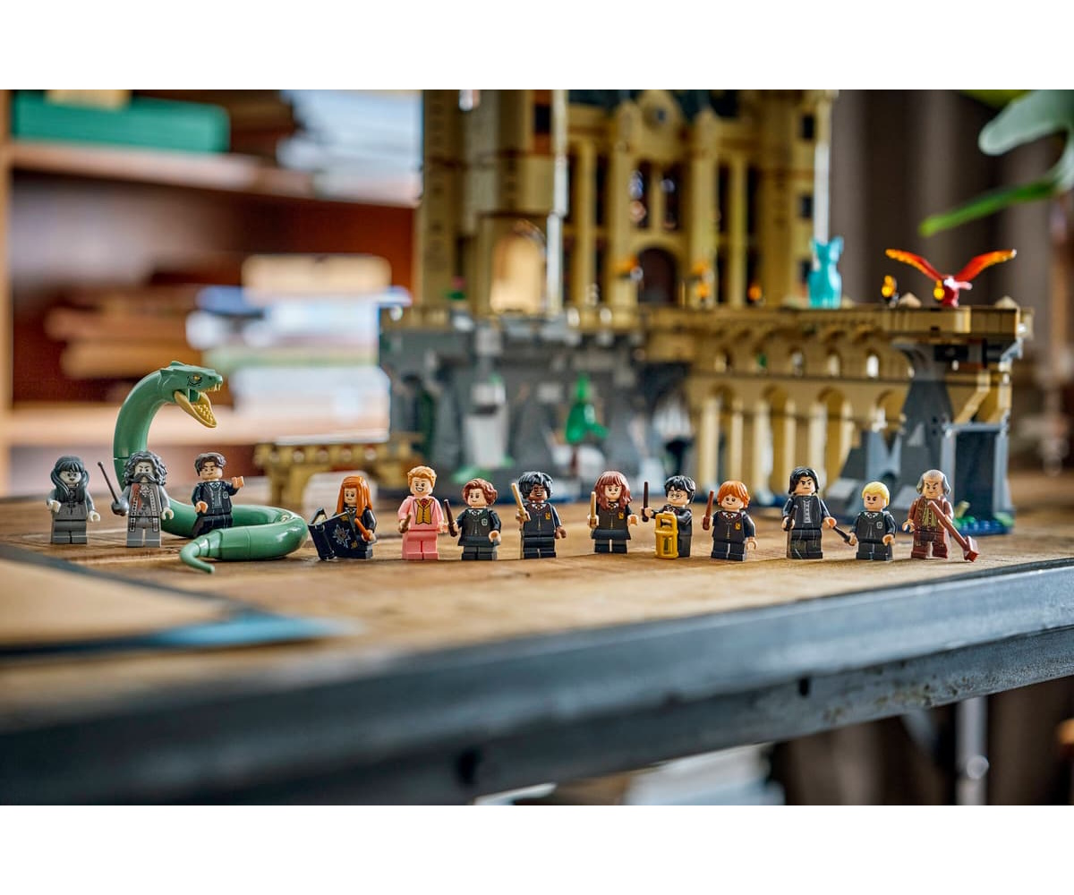 Конструктор LEGO Harry Potter Хогвартс Восточное крыло 2164 дет. - фото 16