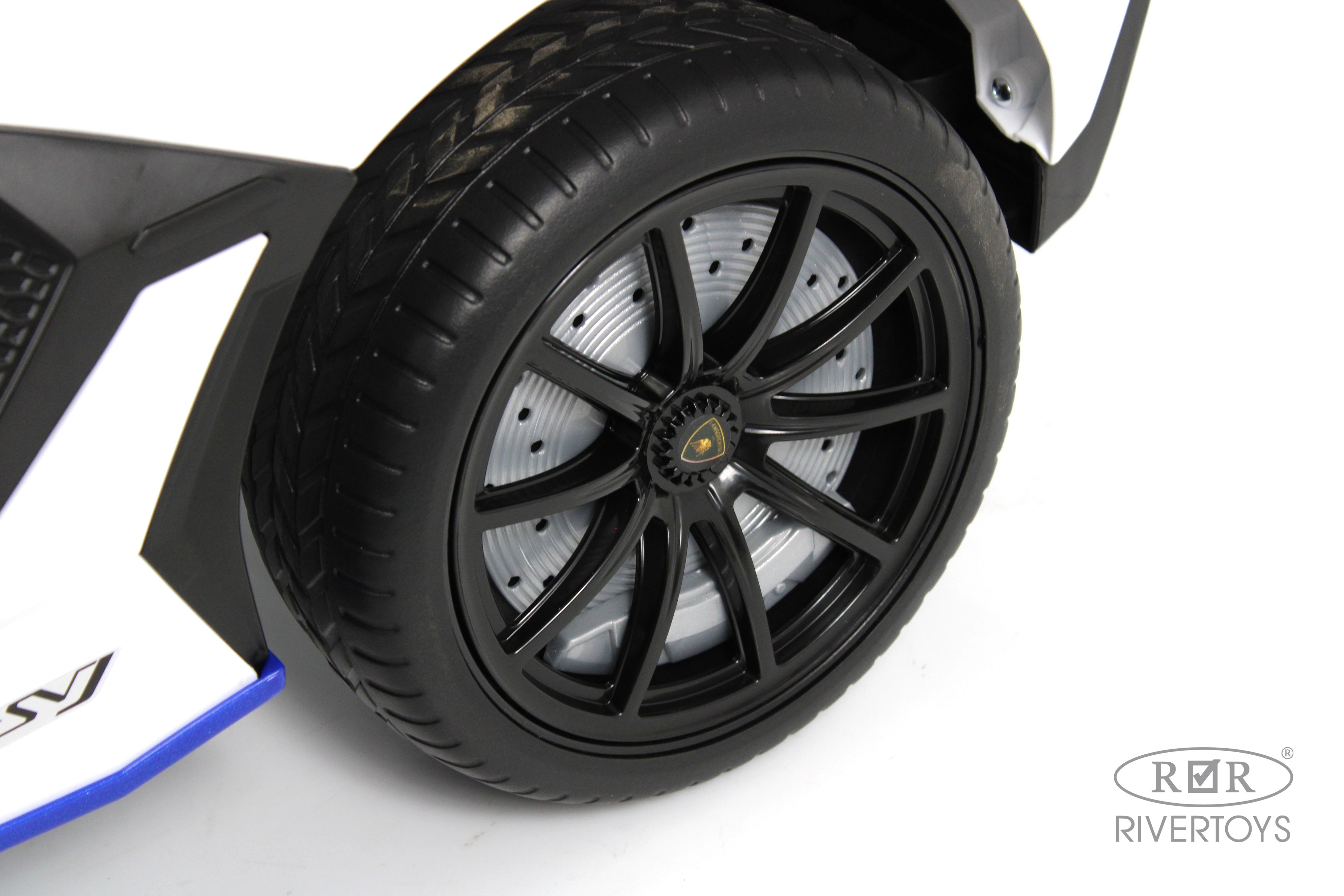 Электромобиль RIVERTOYS K888PX-WHITE С пультом ДУ - фото 13