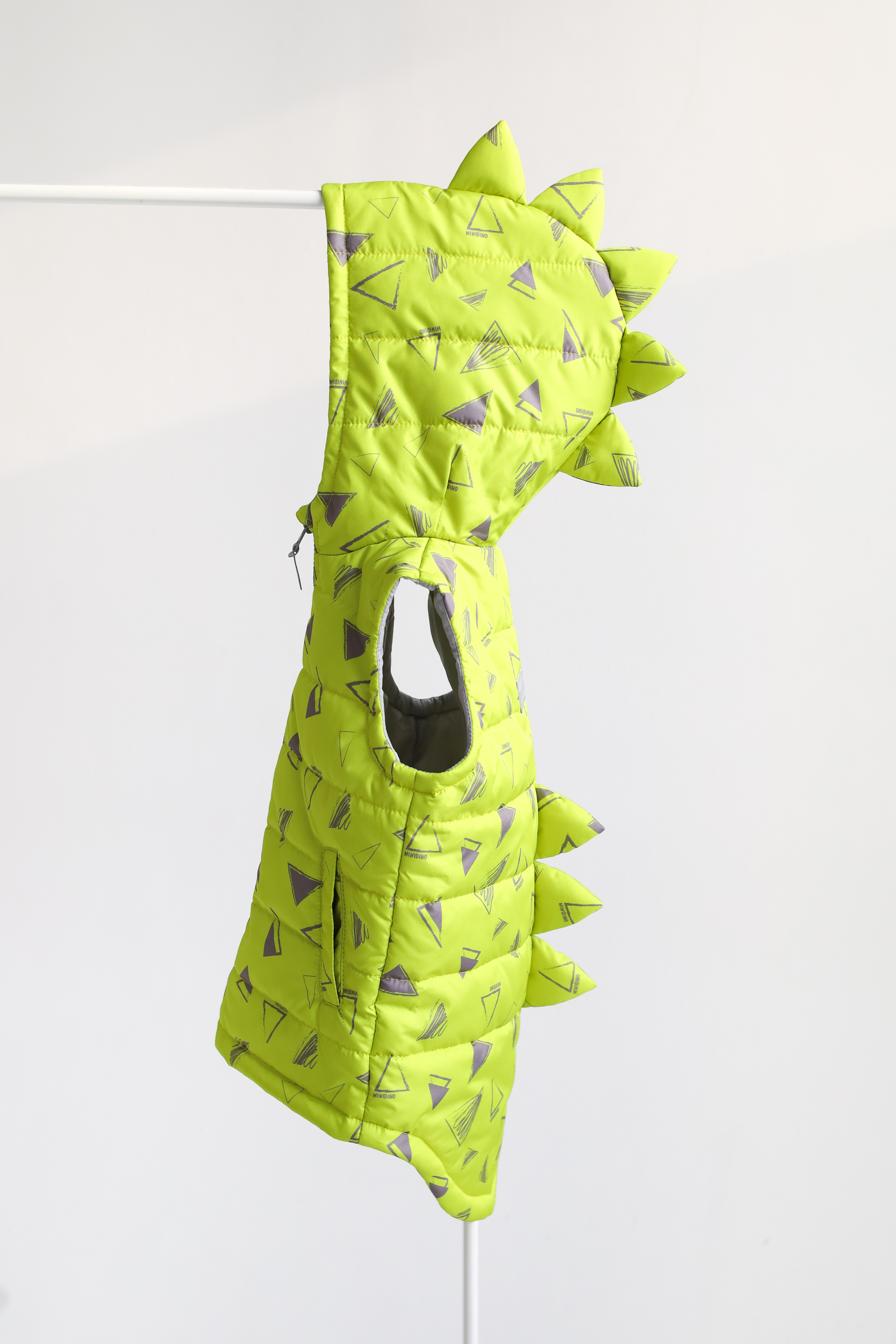 Жилет MINIDINO М010/1/ДЖилет утепленный детский Дино принт треугольник лайм - фото 13