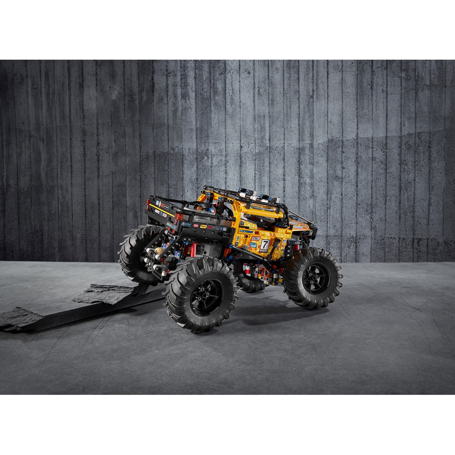 Конструктор LEGO Technic Экстремальный внедорожник 958 дет. - фото 6