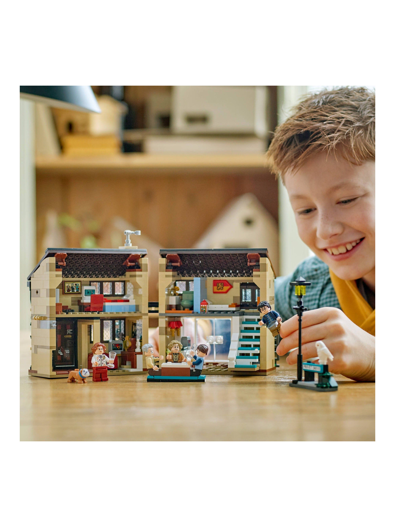 Конструктор LEGO Harry Potter Тисовая улица 639 дет. - фото 11