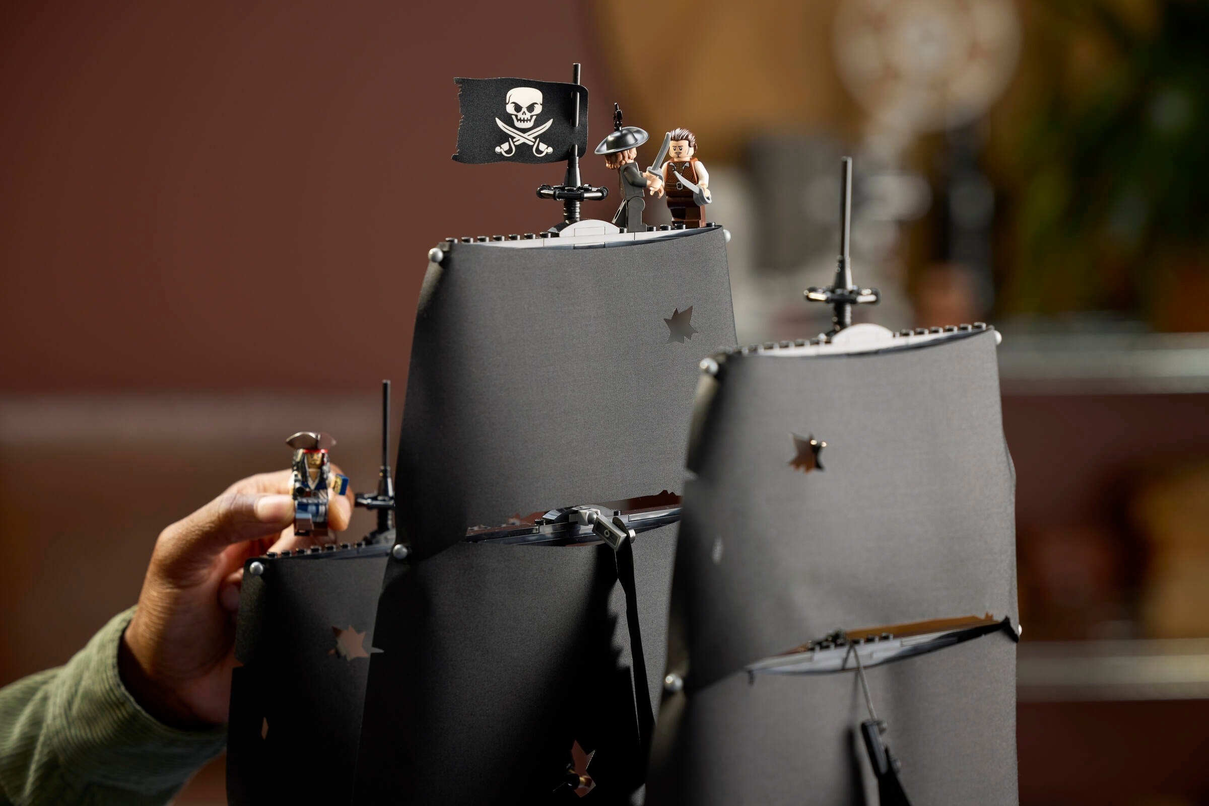 Конструктор LEGO Icons 10365 2862 дет. - фото 5