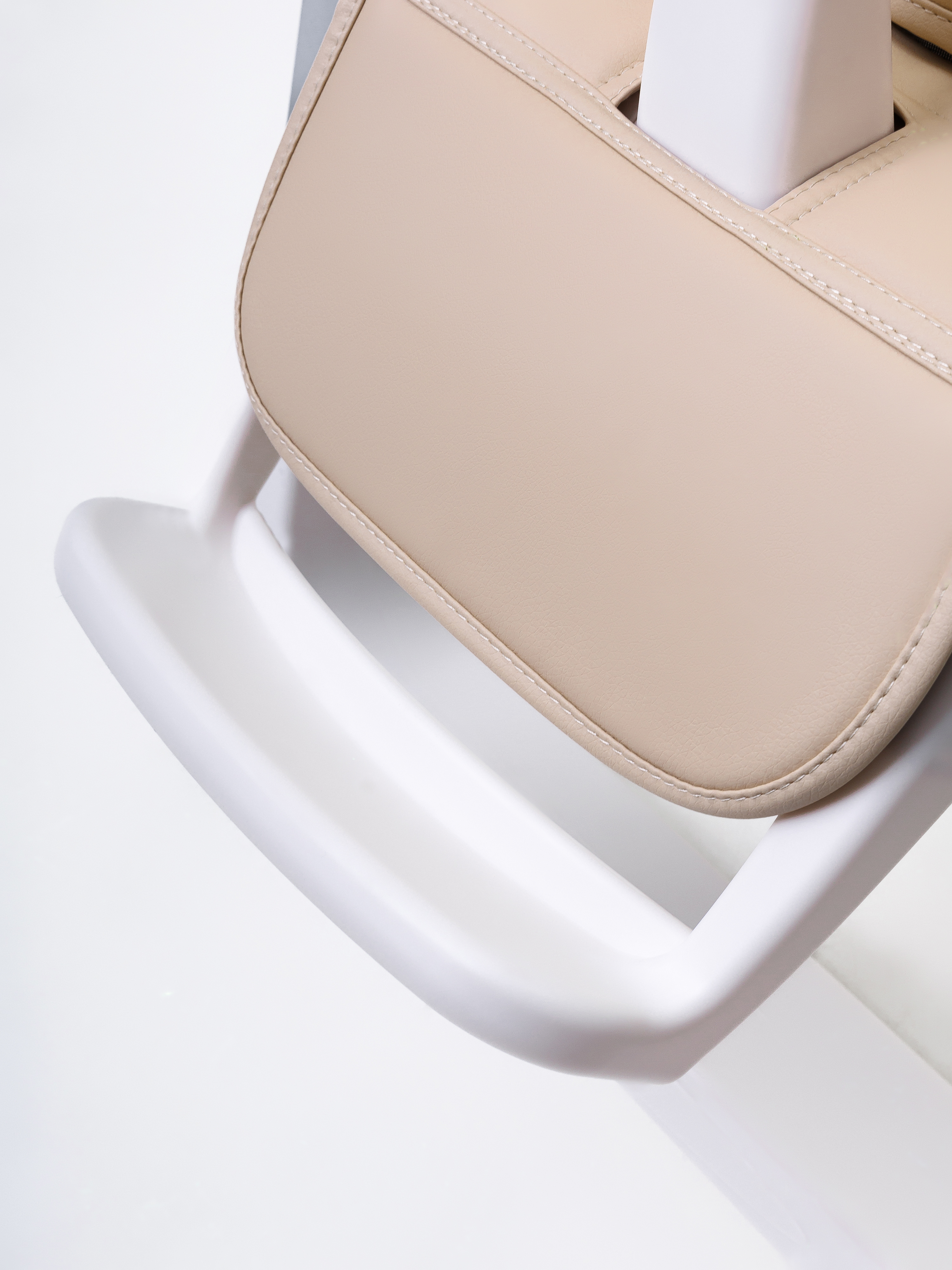 Стульчик для кормления BASSET B2 бежевый - фото 29