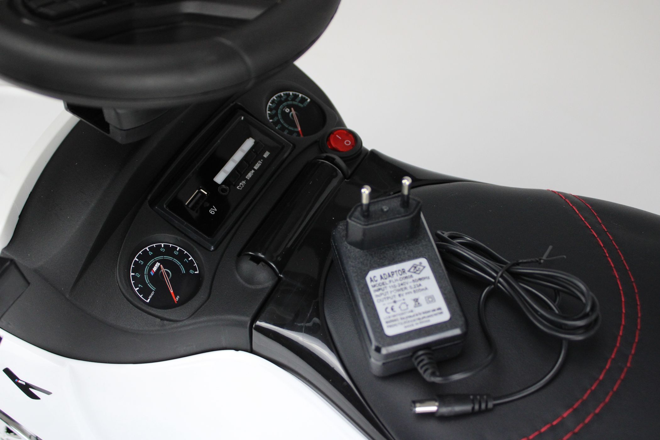 Электромобиль RIVERTOYS BMW A999MP-H-WHITE - фото 13
