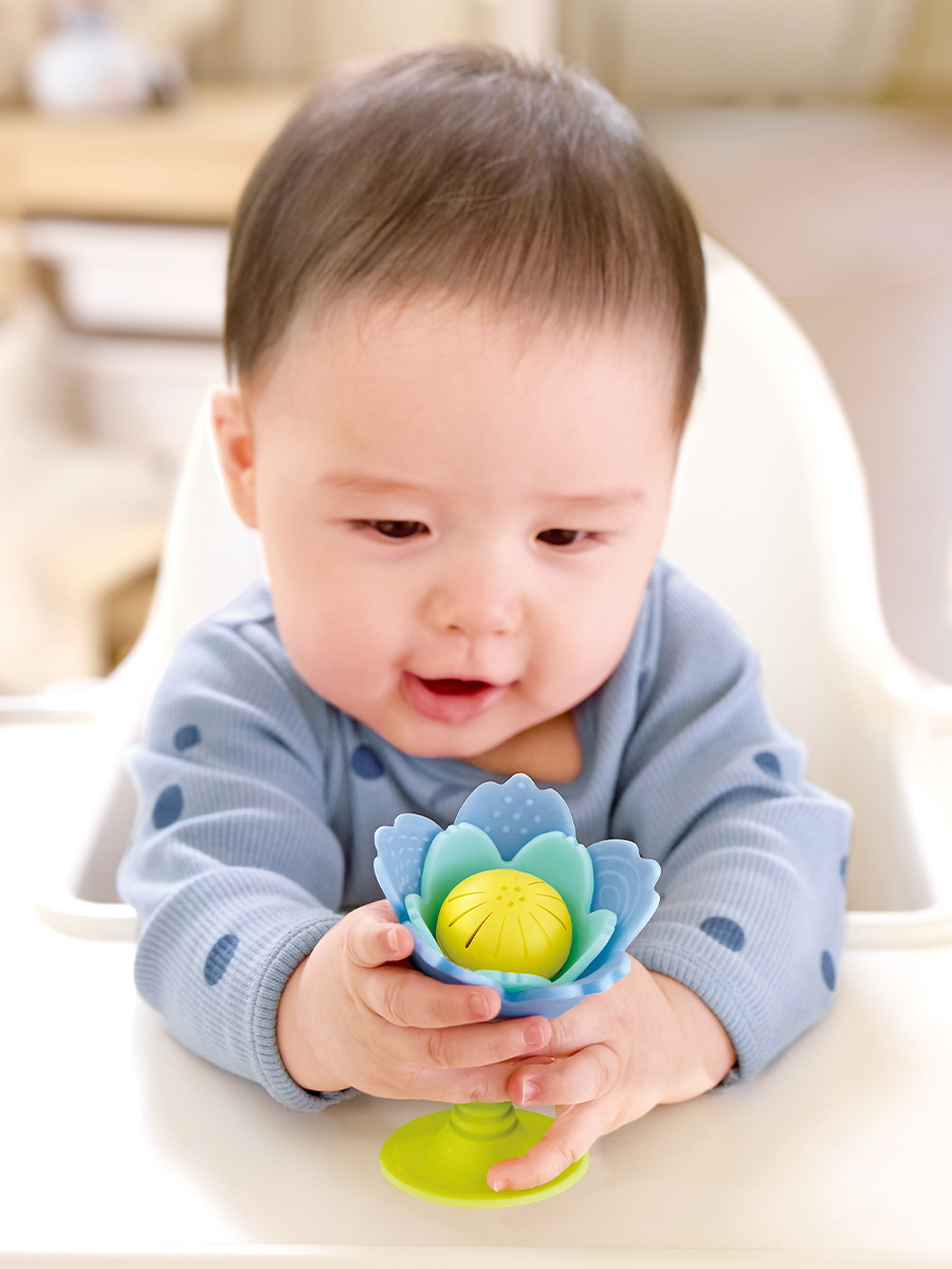 Игрушка Hape погремушка Голубой цветок - фото 1