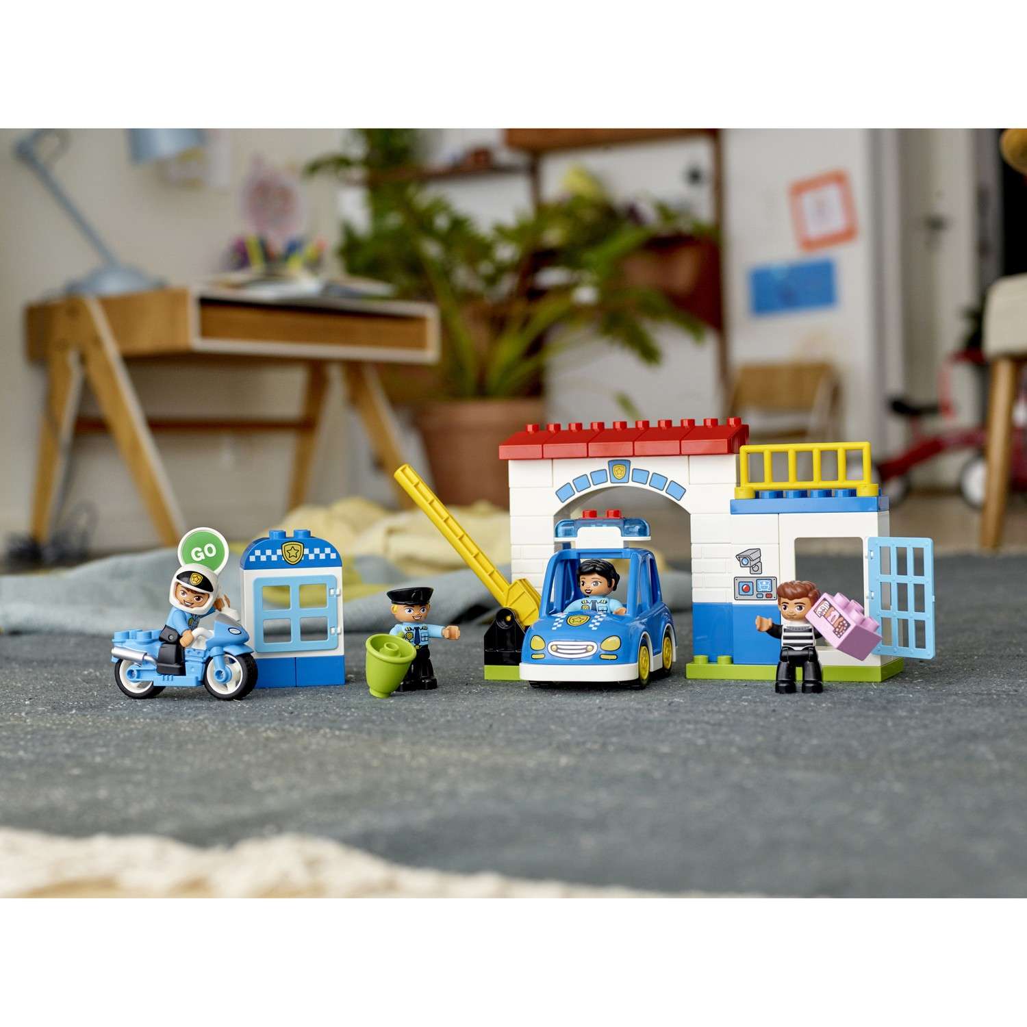 Конструктор LEGO DUPLO Town Полицейский мотоцикл блочный - фото 4