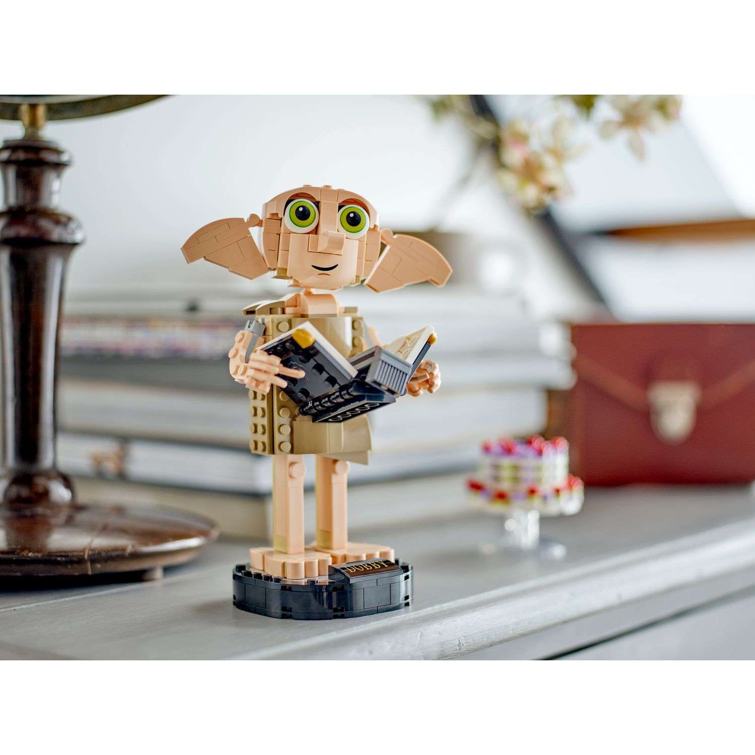 Конструктор LEGO Harry Potter Dobby the House-Elf 403 дет. - фото 7