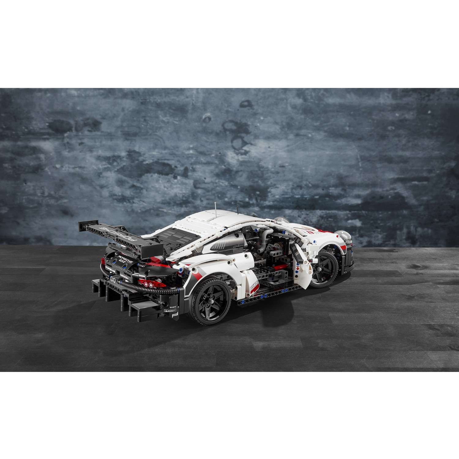 Конструктор LEGO Technic Porsche 911 RSR блочный - фото 5