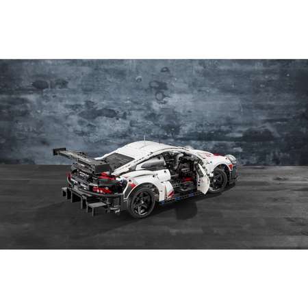 Конструктор LEGO Technic Porsche 911 RSR блочный