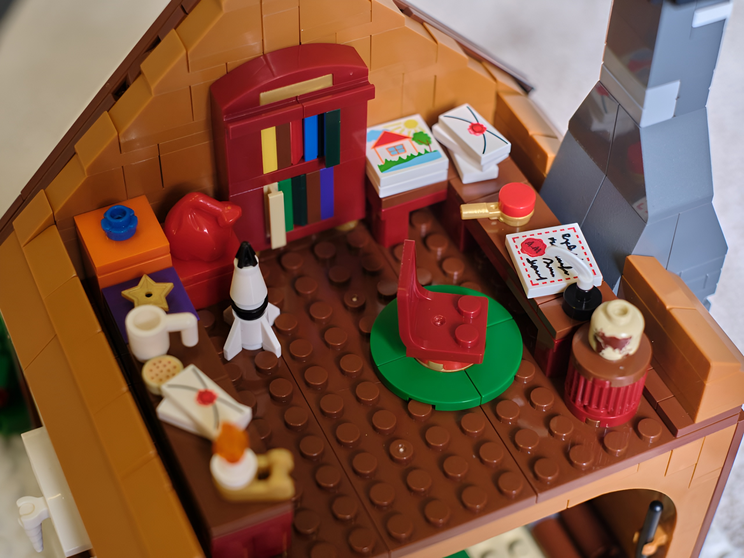 Конструктор brick labs Дом Деда Мороза 923 дет. - фото 4