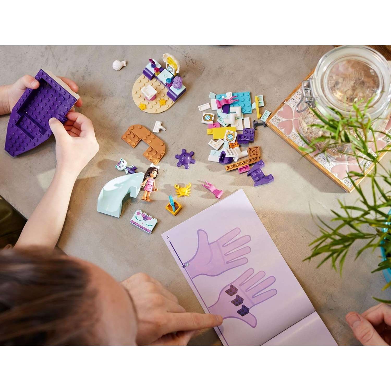 Конструктор LEGO Gabbys Dollhouse Gabby and MerCats Ship Spa 88 дет. - фото 6