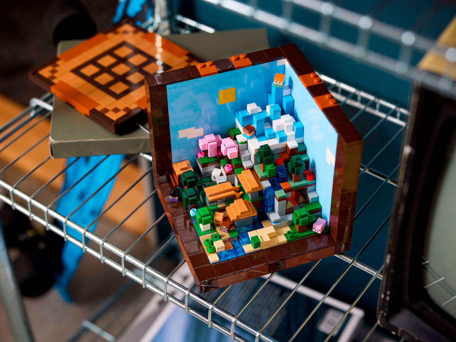 Конструктор LEGO Minecraft Культовый Верстак 1195 дет. - фото 11